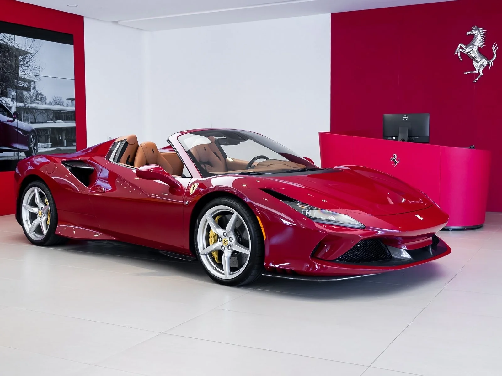 2022 Ferrari F8 Spider, 2/13