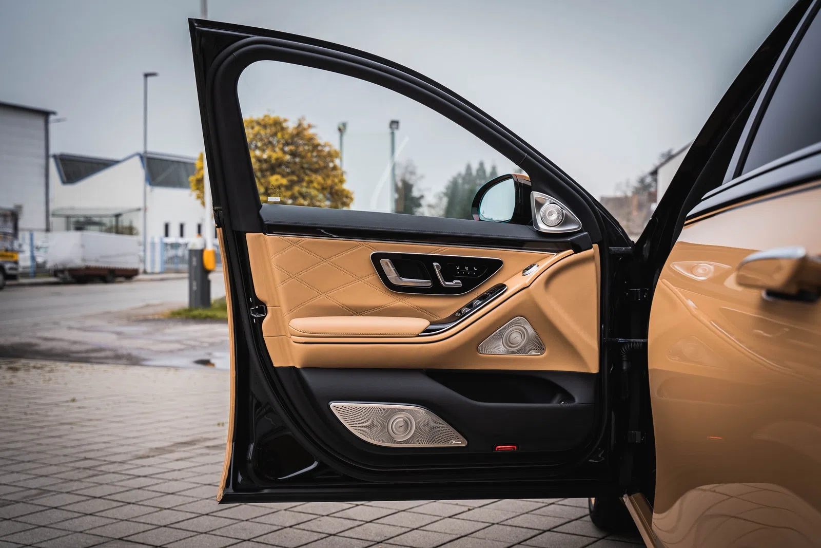 2023 Mercedes-Maybach S680 - VIRGIL ABLOH 1 OF 150 interior, door panel