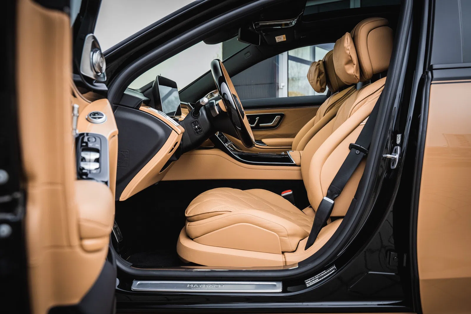 2023 Mercedes-Maybach S680 - VIRGIL ABLOH 1 OF 150 interior