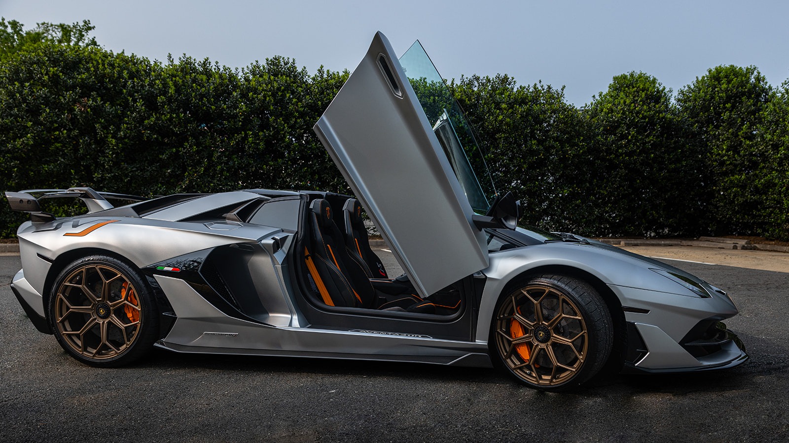 2021 Lamborghini Aventador SVJ Roadster, 2/14