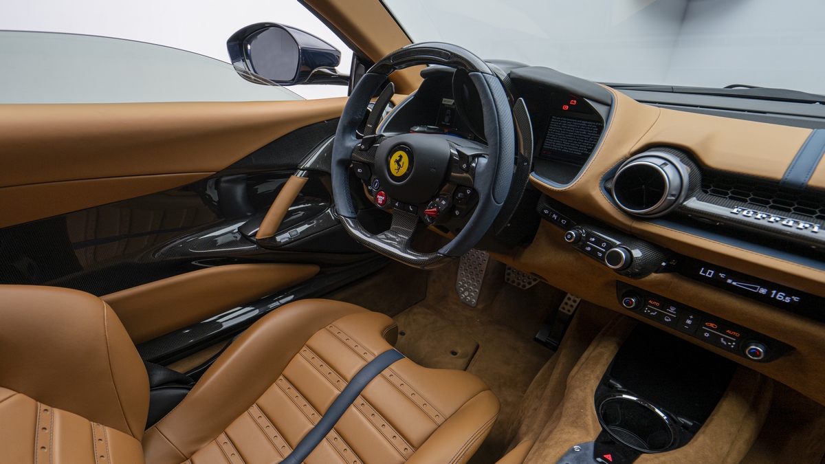 2022 Ferrari 812 Competizione, 8/18