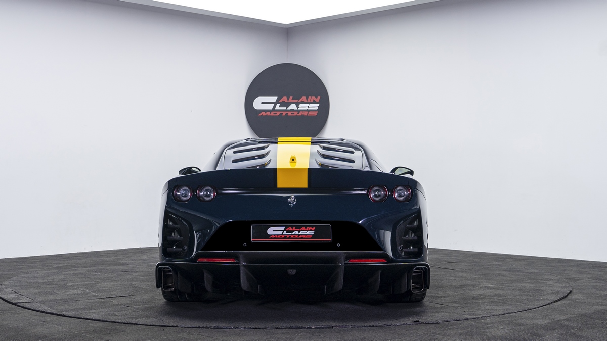 2022 Ferrari 812 Competizione, 15/18