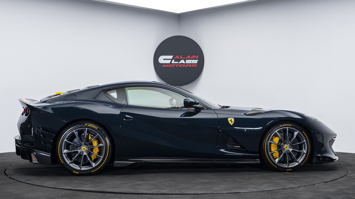 2022 Ferrari 812 Competizione, 17/18