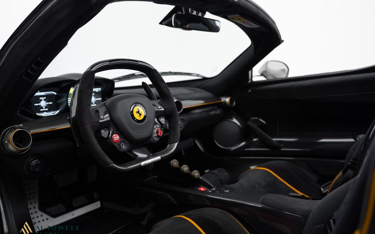 2016 Ferrari LaFerrari Aperta, 2/2