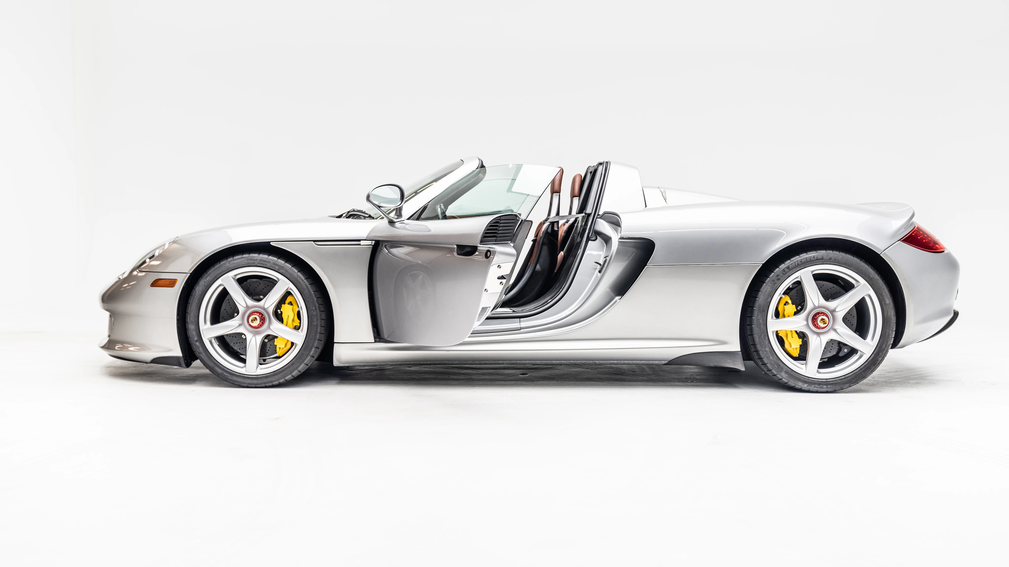 2005 Porsche Carrera GT, 12/16
