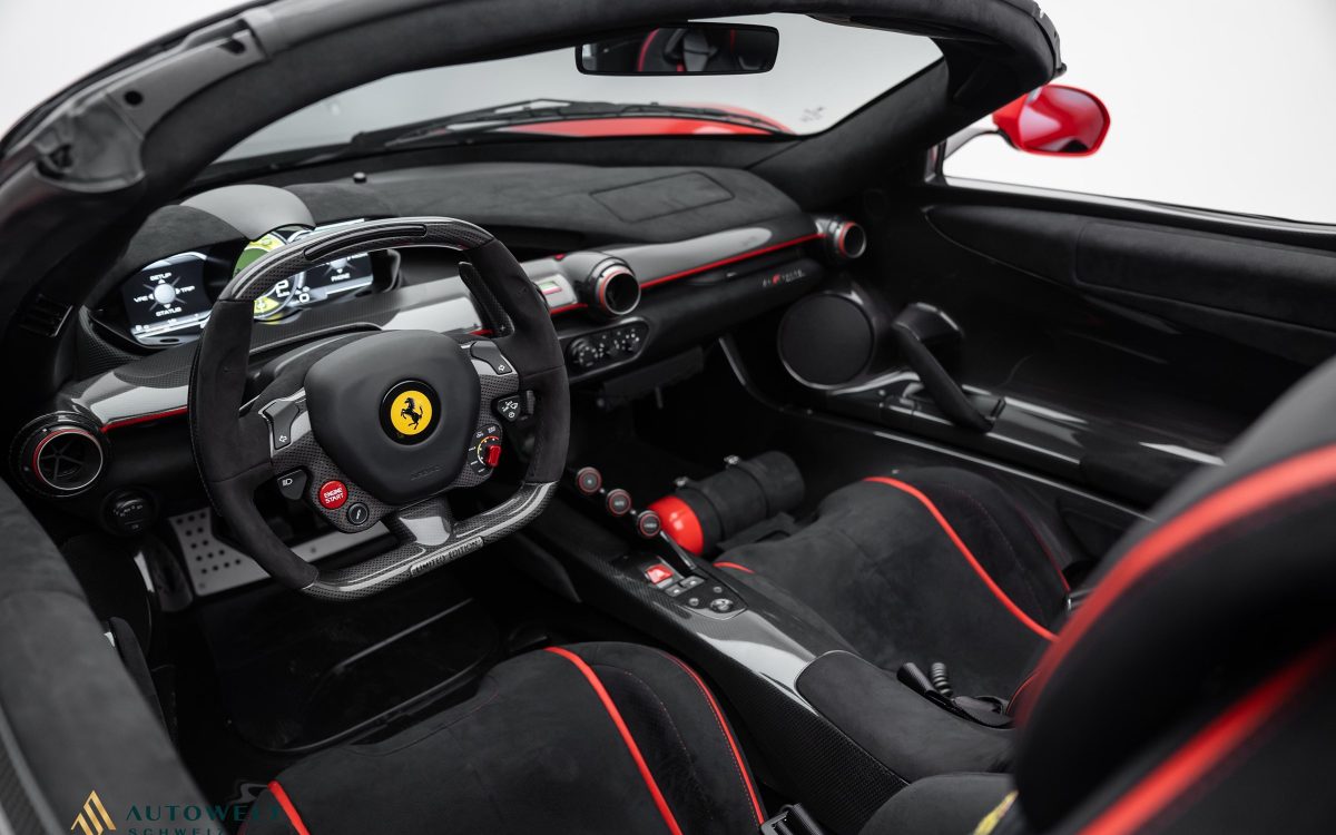 2016 Ferrari LaFerrari Aperta, 2/2