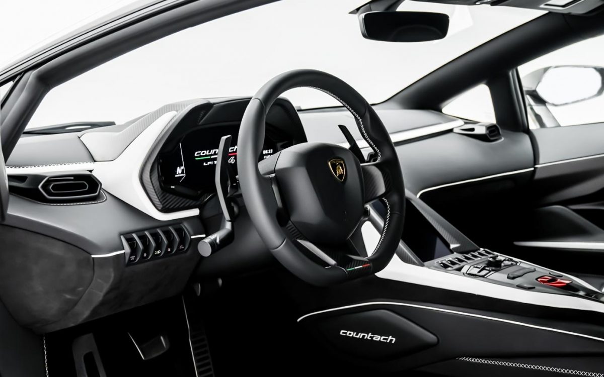 2022 Lamborghini Countach, 2/3