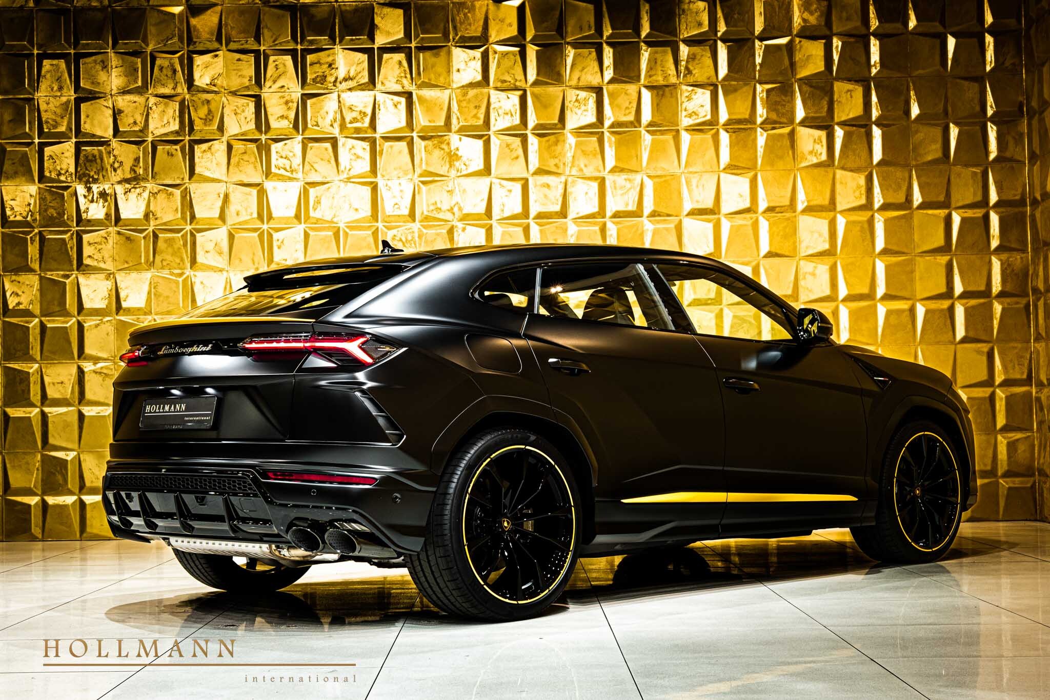 2023 Lamborghini Capsule Collection "Urus Graphite", 2/17