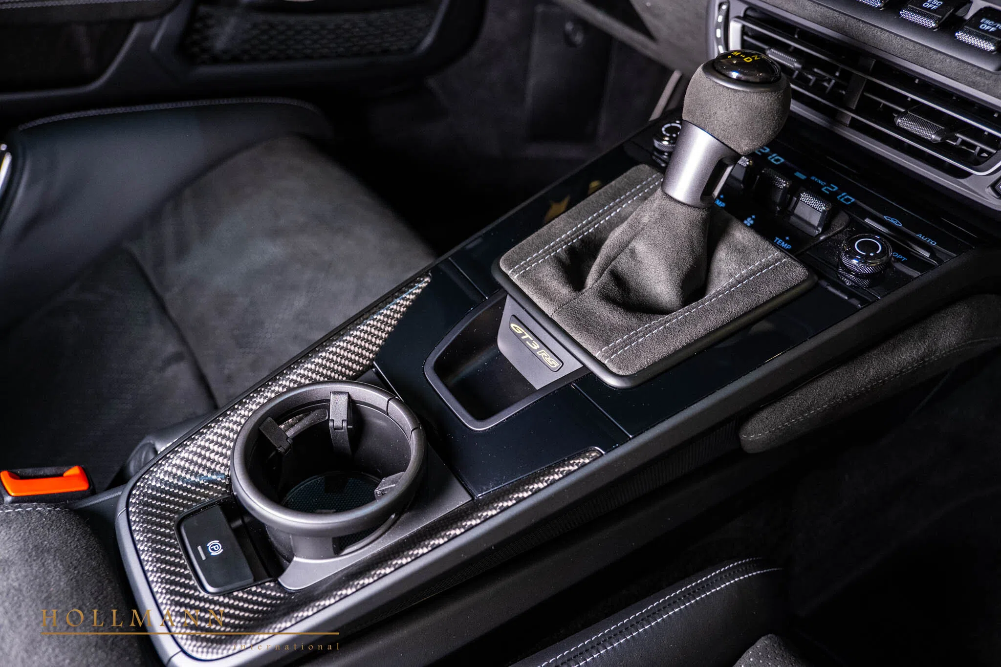2023 Porsche 911 GT3 RS interior, center console