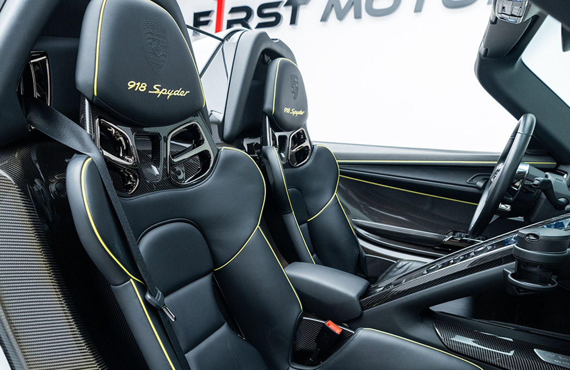 2015 Porsche 918 Spyder Weissach Package Martini Edition, 11/16