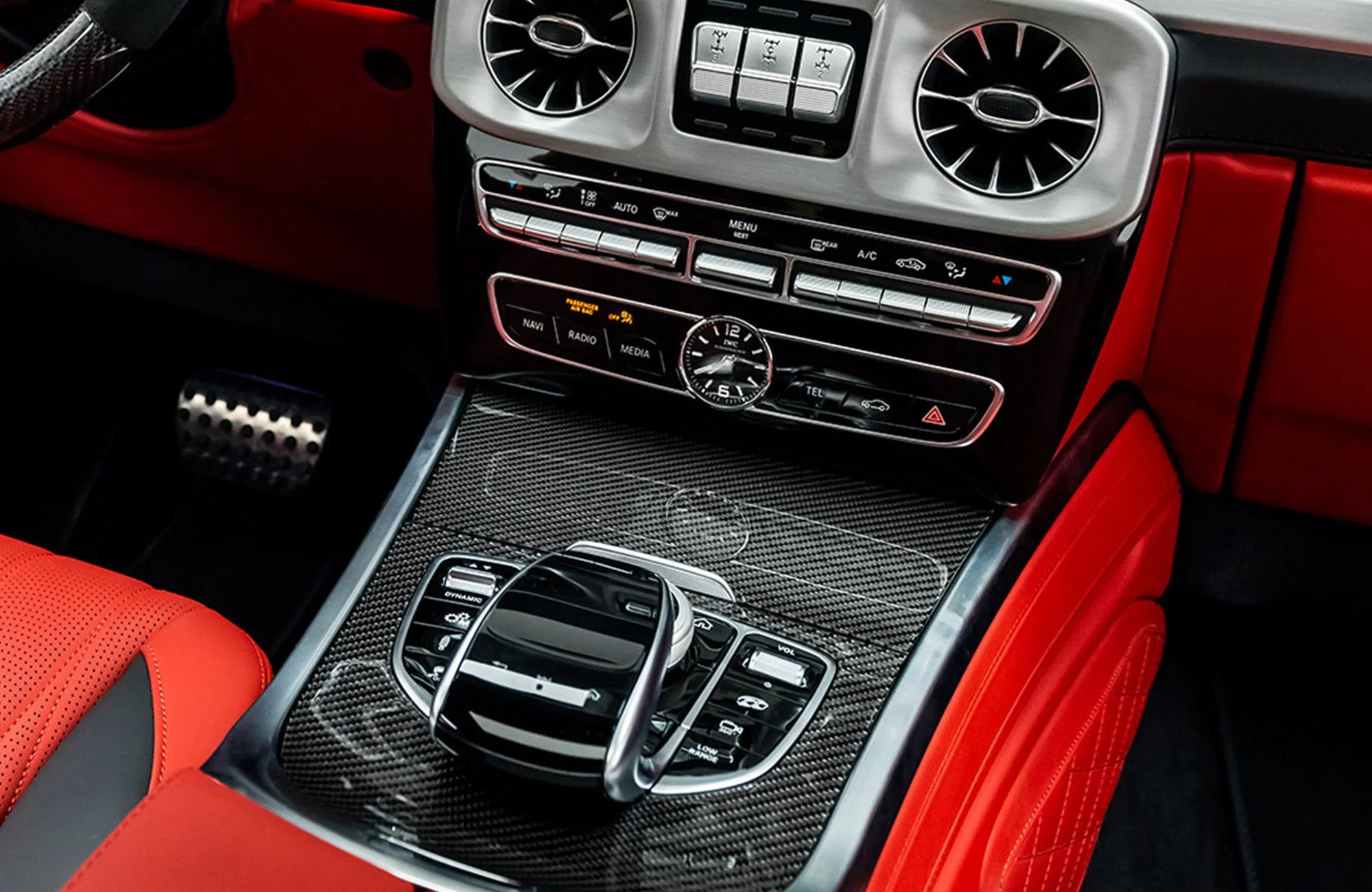 2021 Mercedes-AMG G 63 interior, center console, Red