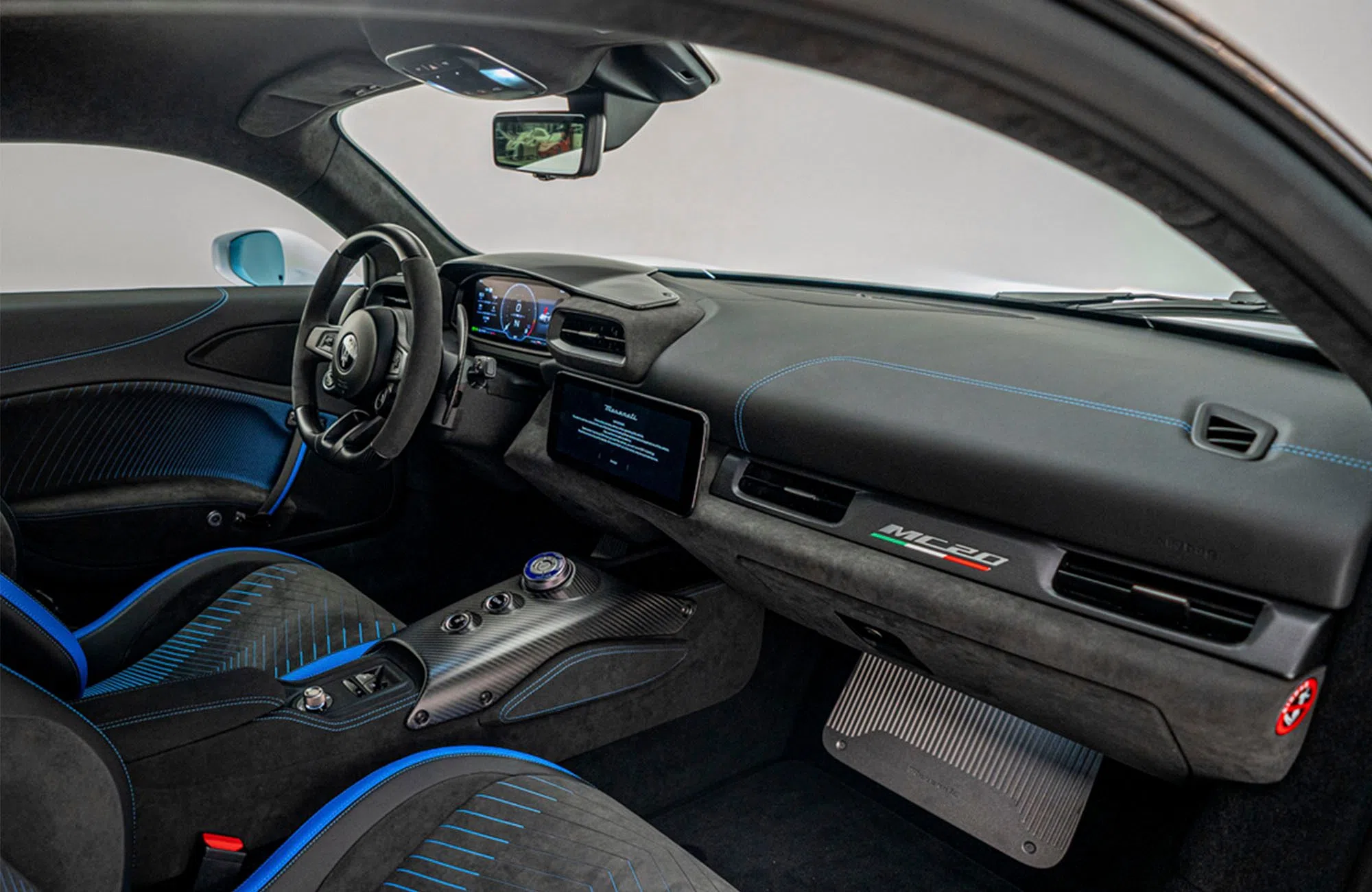 2022 Maserati MC20 interior, Black