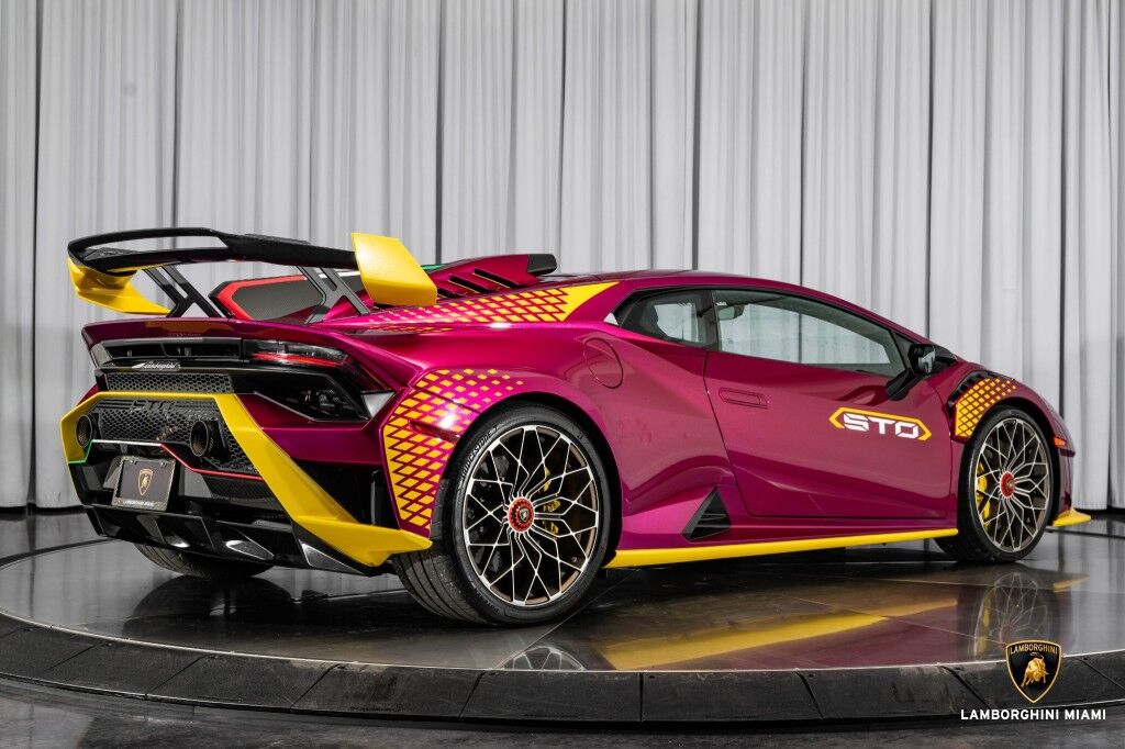 2022 Lamborghini Huracán STO