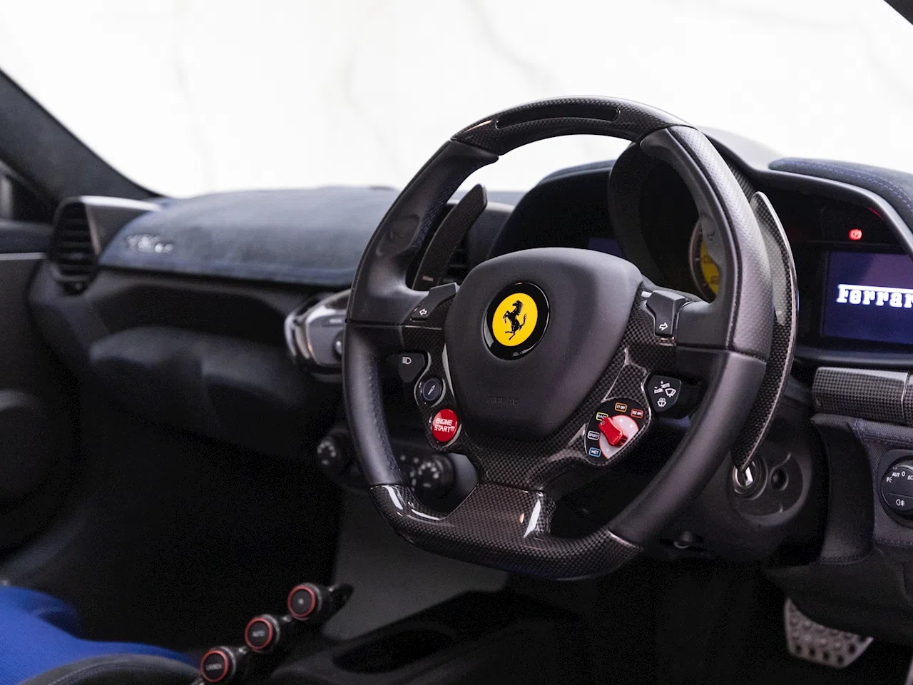 2015 Ferrari 458 Speciale interior, Nero Alcantara