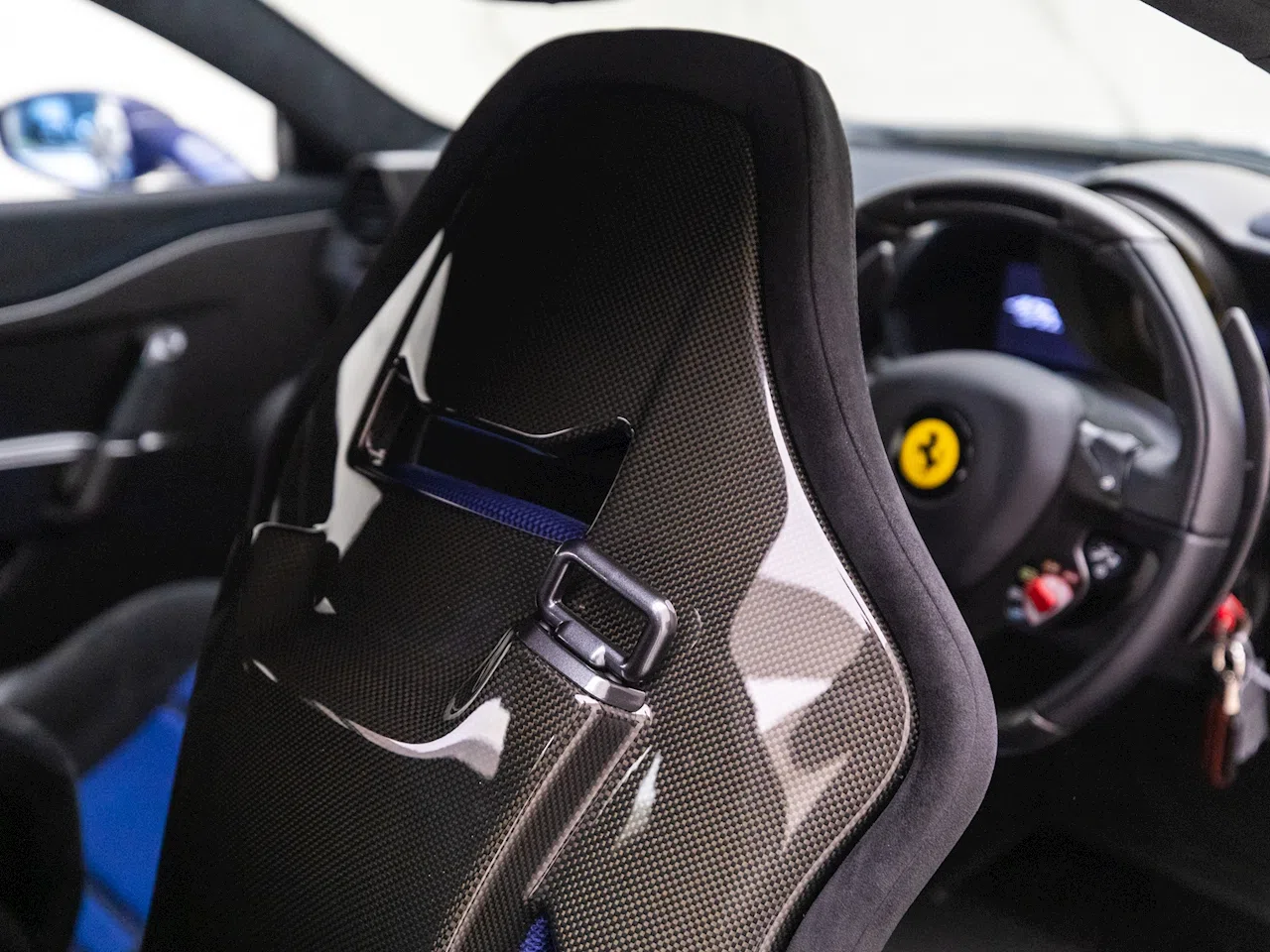 2015 Ferrari 458 Speciale interior, Nero Alcantara