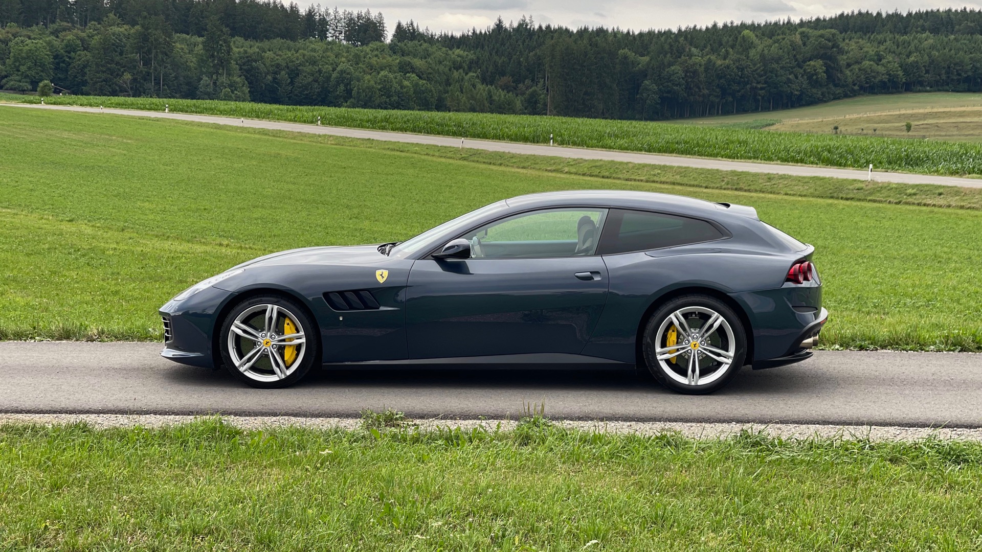 2017 Ferrari GTC4Lusso, 2/14
