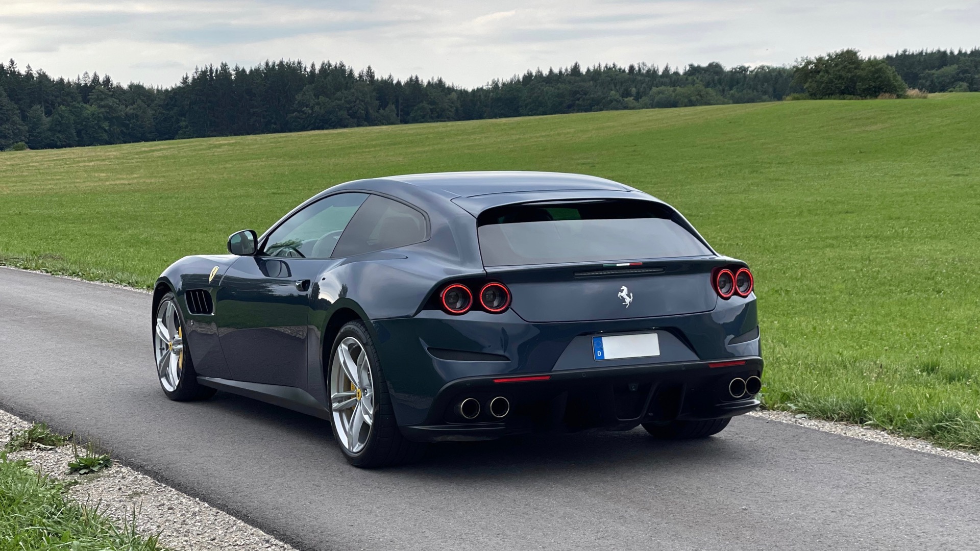 2017 Ferrari GTC4Lusso, 13/14