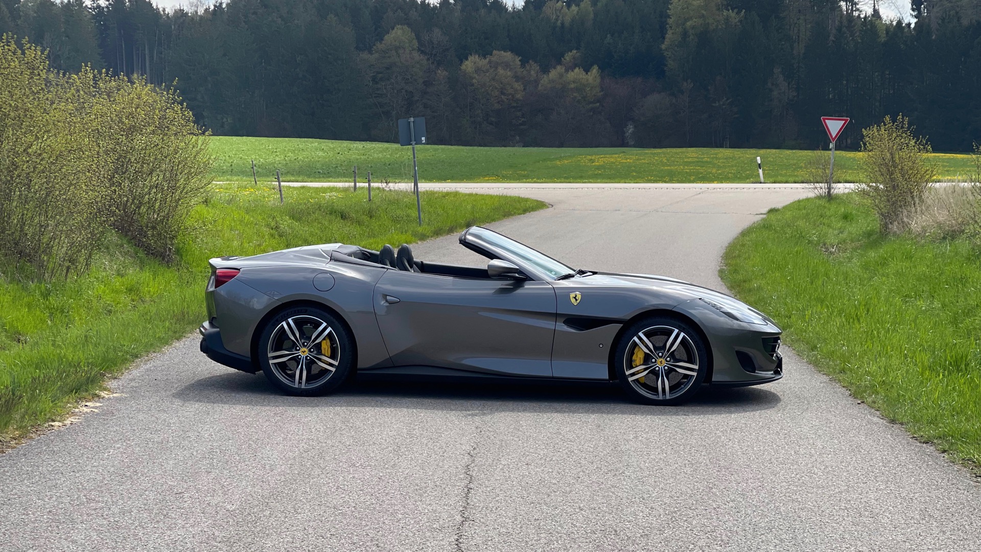 2020 Ferrari Portofino, 2/18
