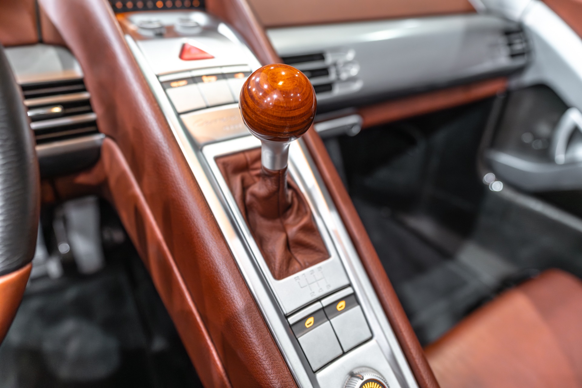 2005 Porsche Carrera GT, 26/27