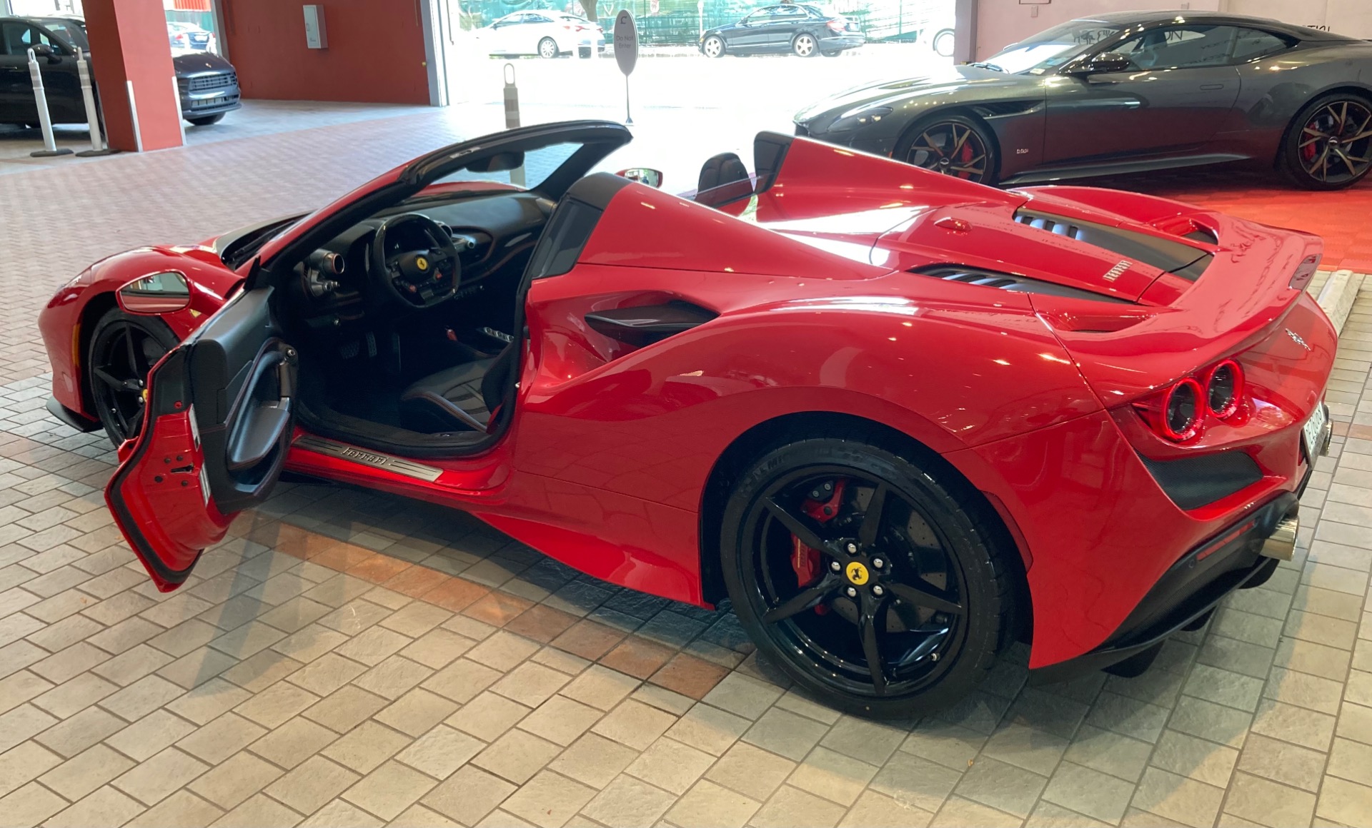 2022 Ferrari F8 Spider, 3/13