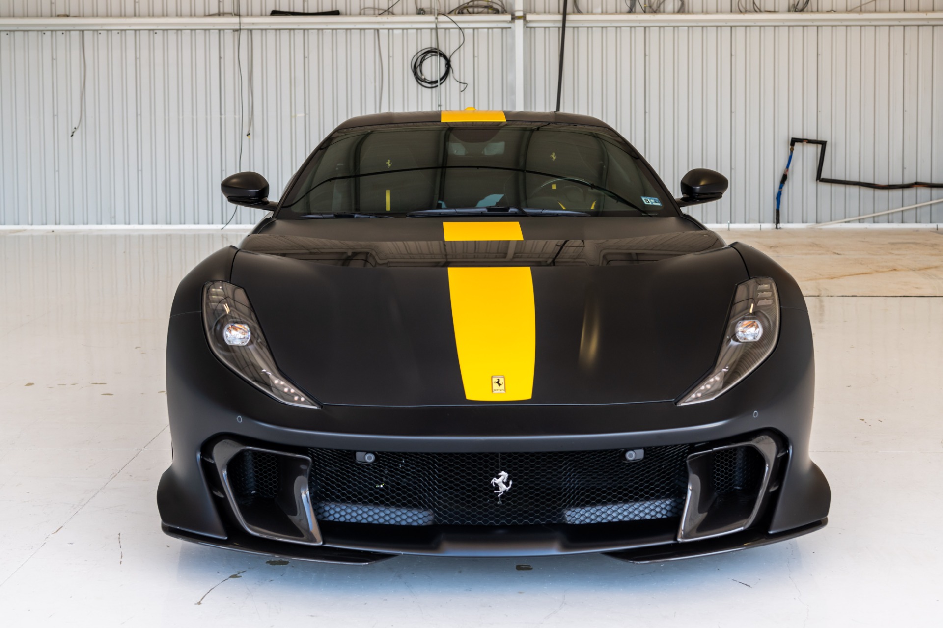 2022 Ferrari 812 Competizione, 3/19