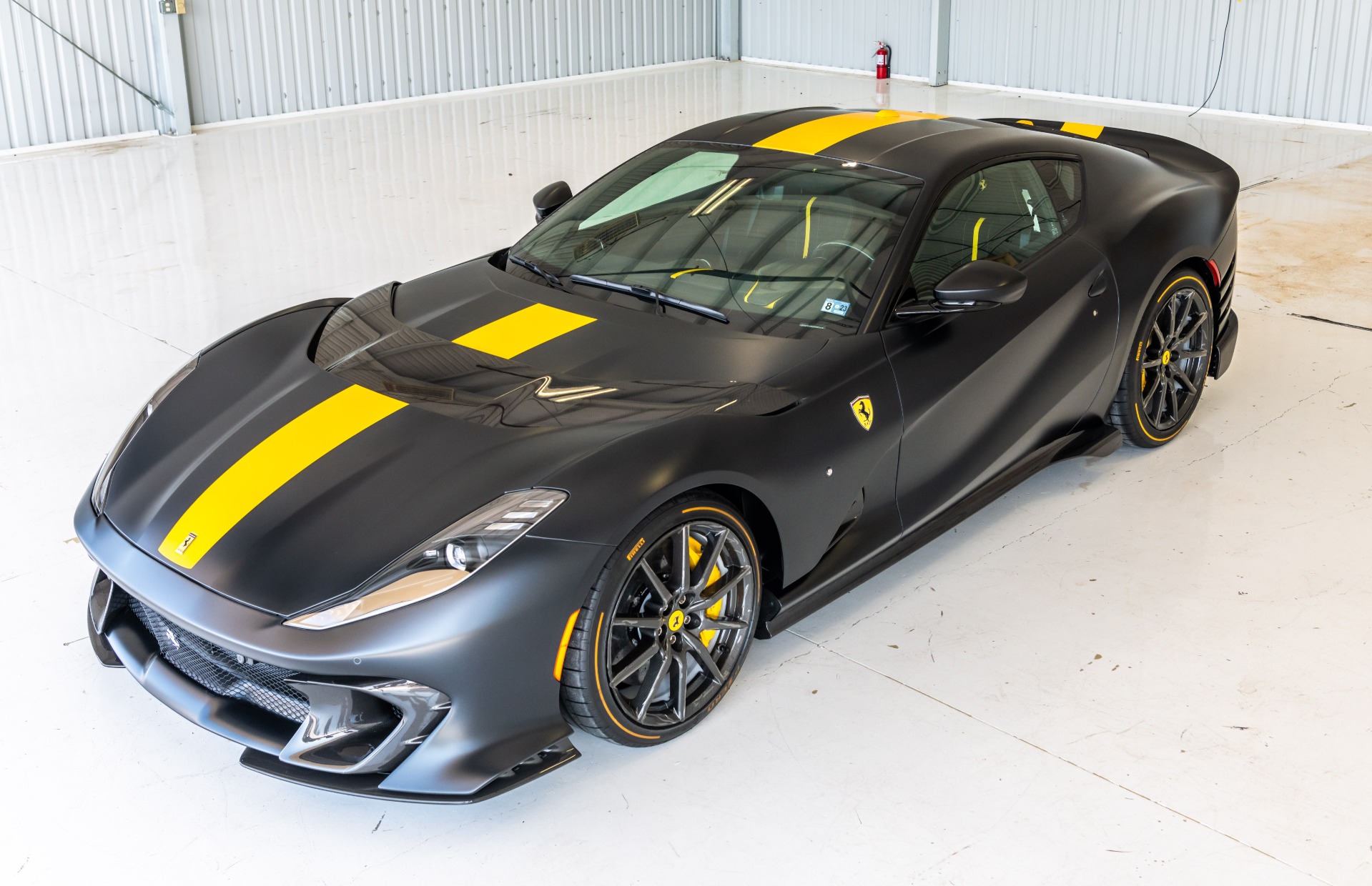 2022 Ferrari 812 Competizione, 4/19
