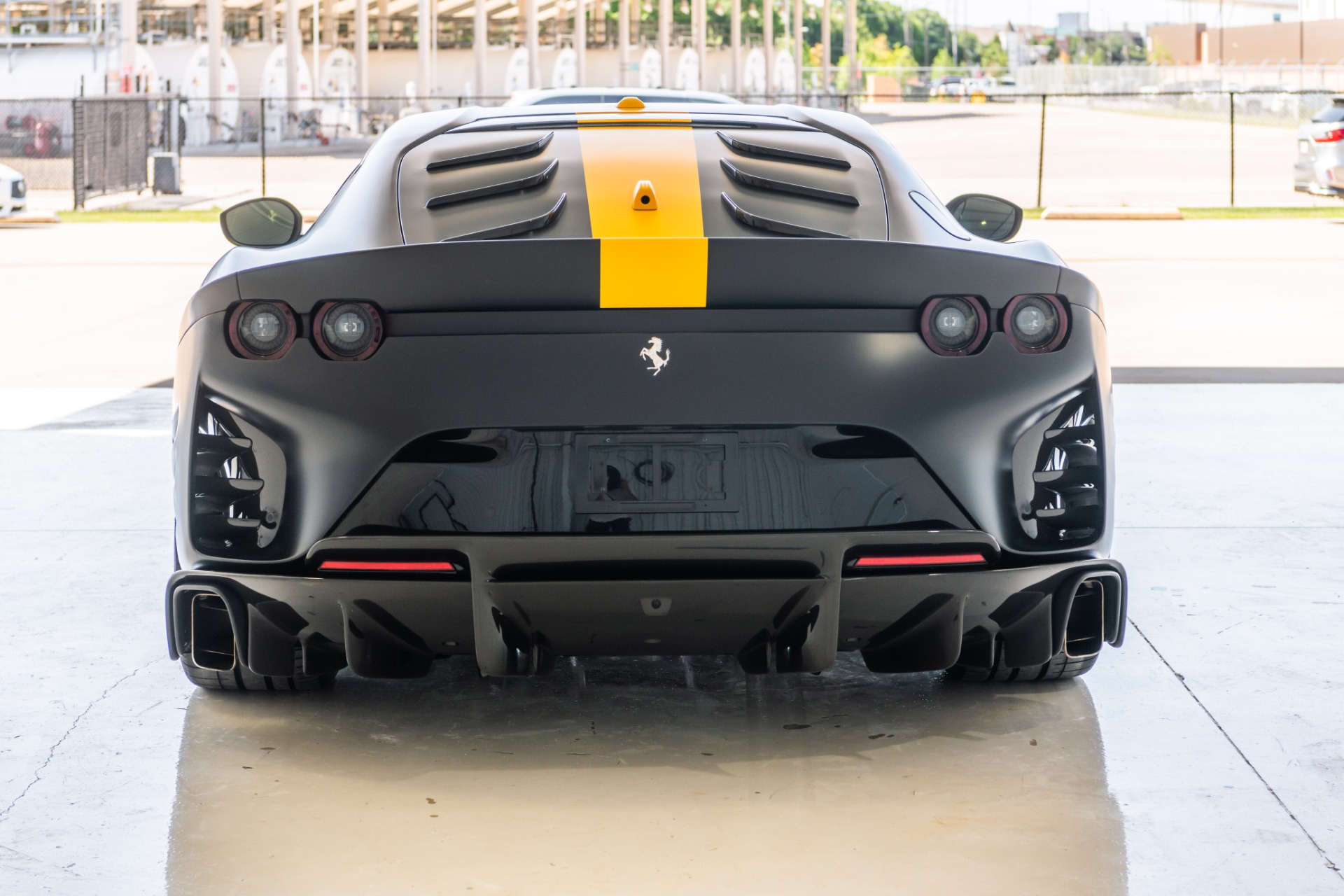 2022 Ferrari 812 Competizione, 7/19