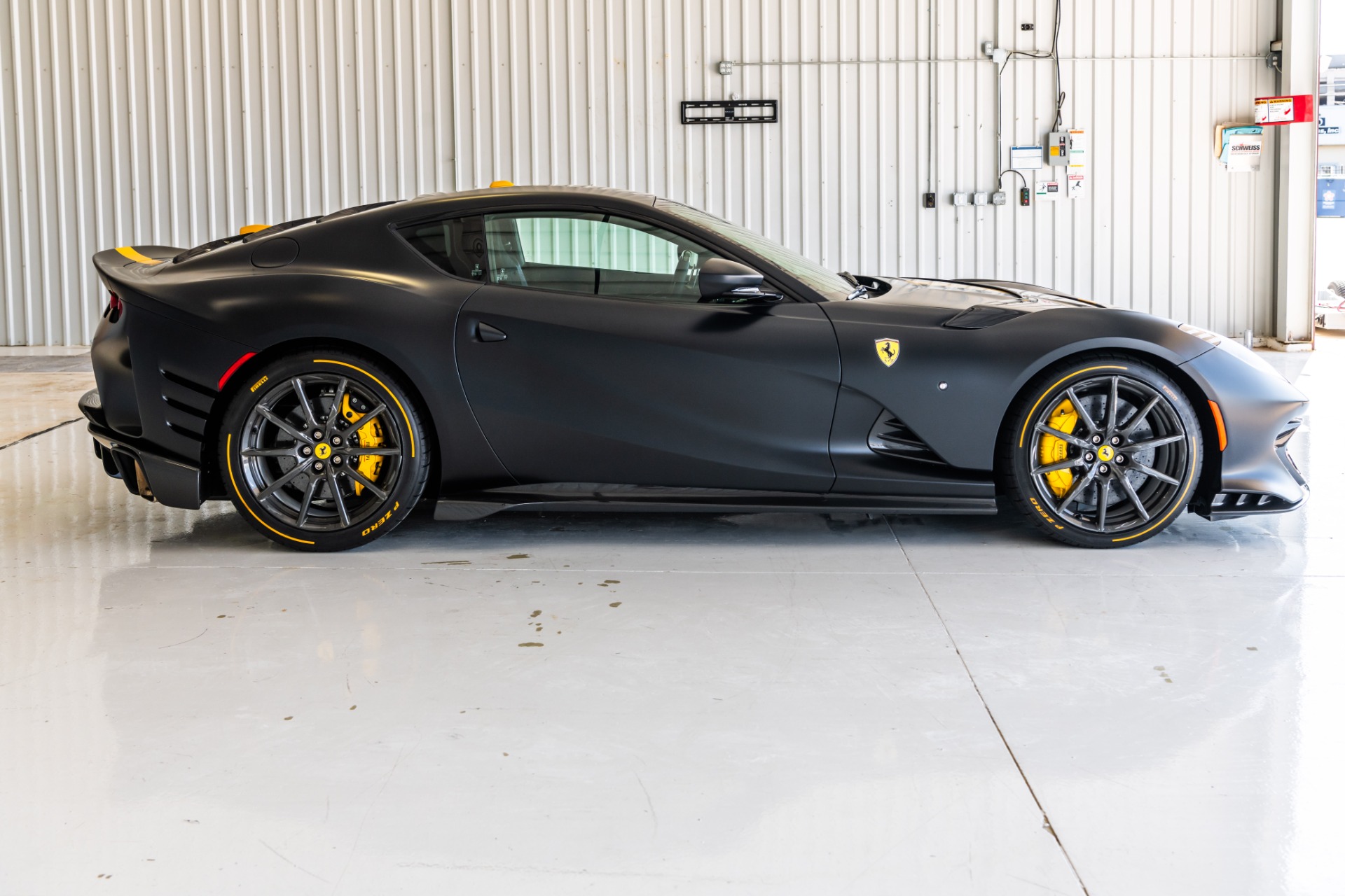 2022 Ferrari 812 Competizione, 9/19