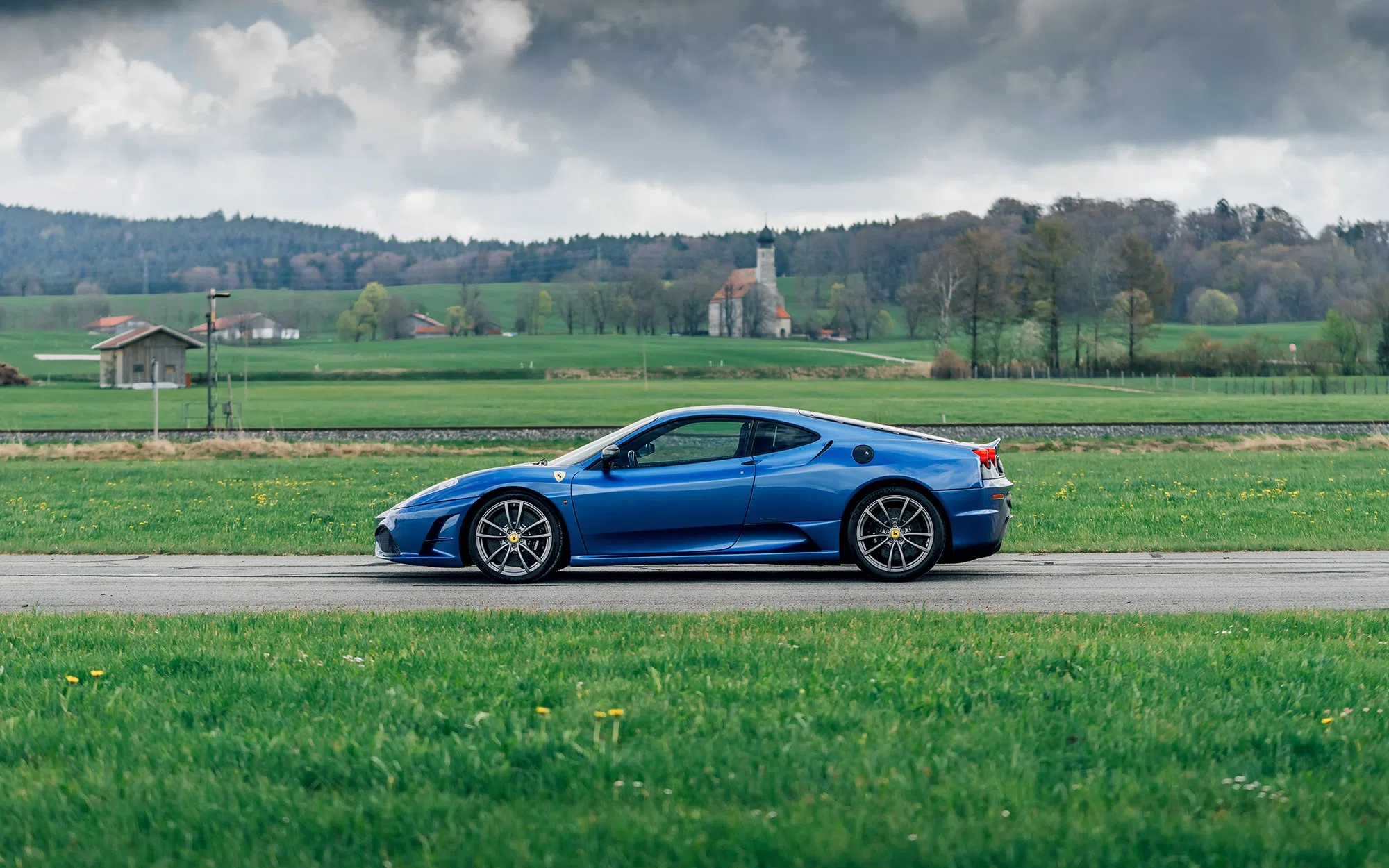 2009 Ferrari 430 Scuderia, side profile, Blu Mirabeau