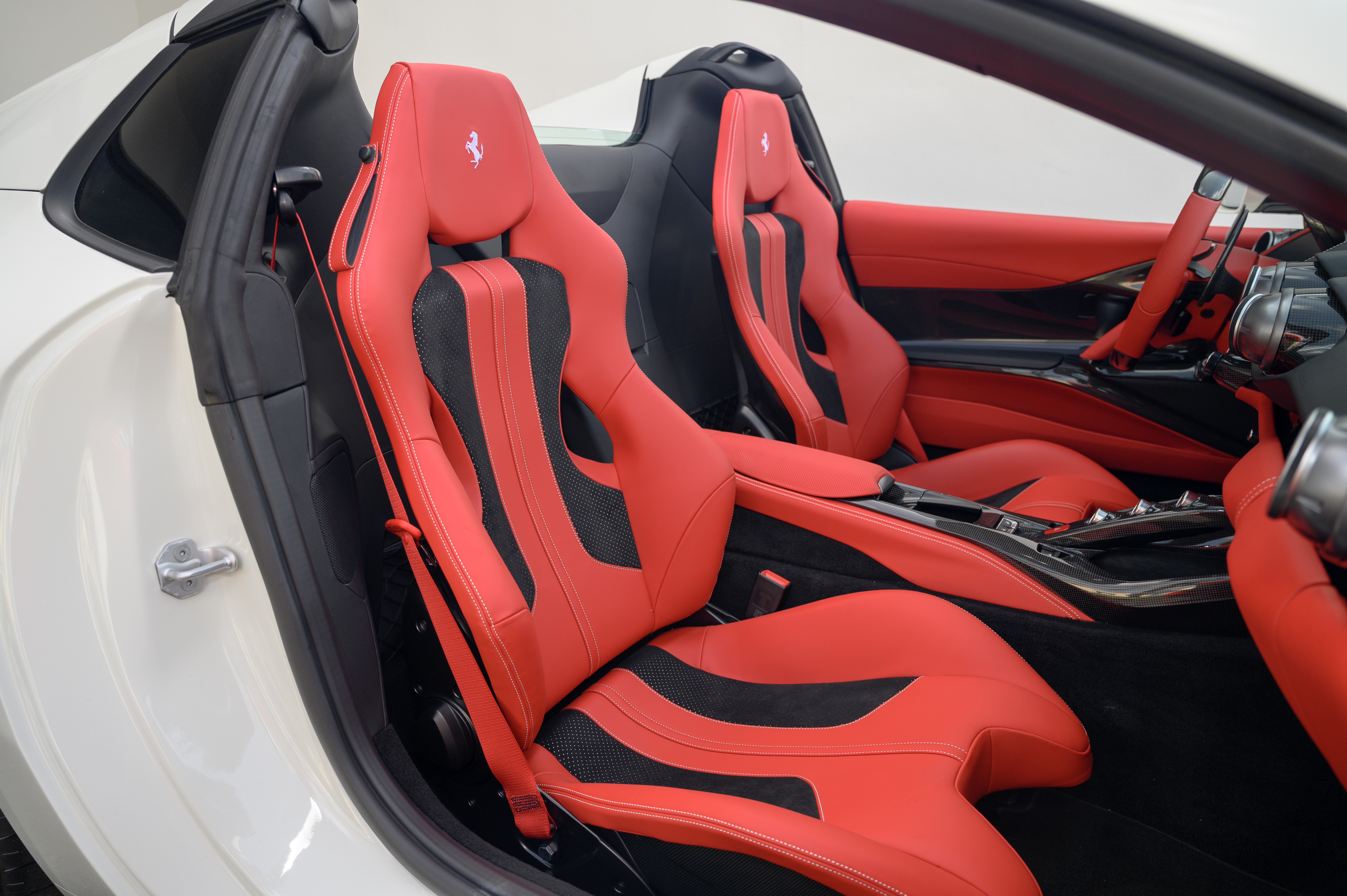 2022 Ferrari 812 GTS, 4/6