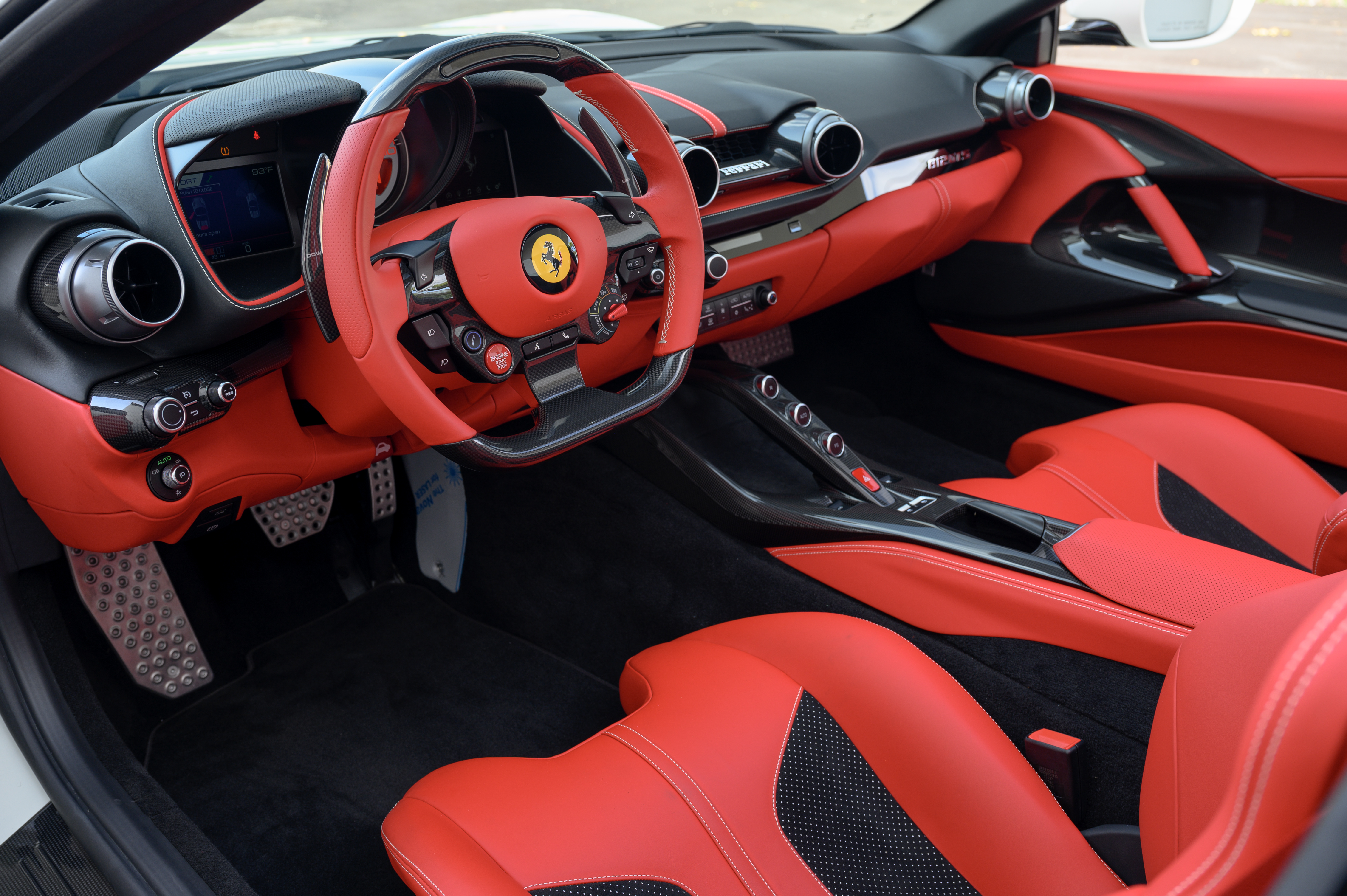 2022 Ferrari 812 GTS, 5/6