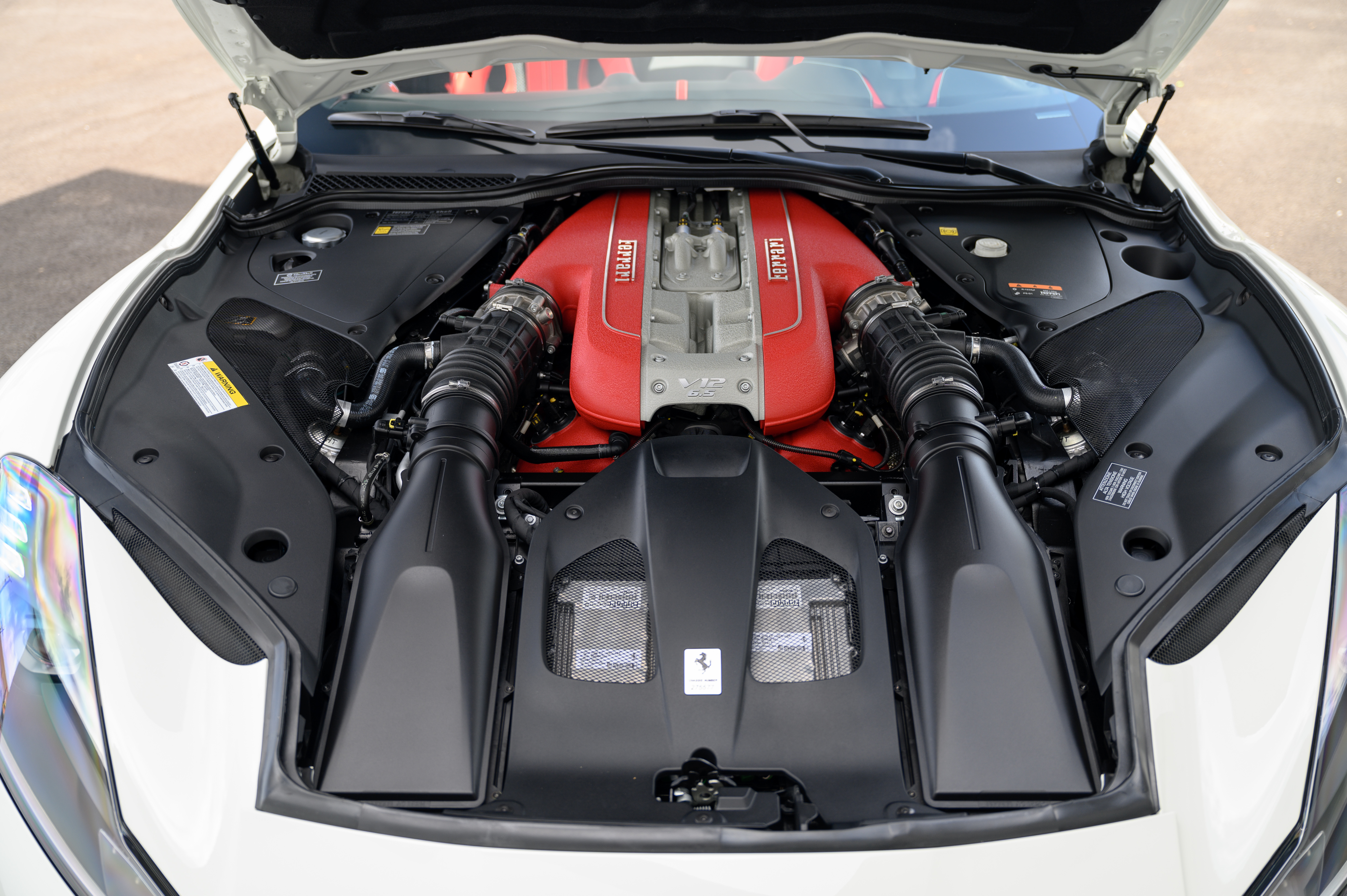 2022 Ferrari 812 GTS, 6/6