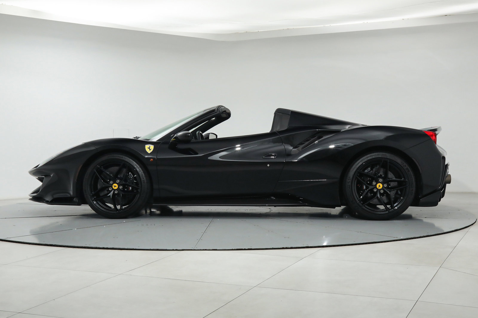 2020 Ferrari 488 Pista Spider, 2/26