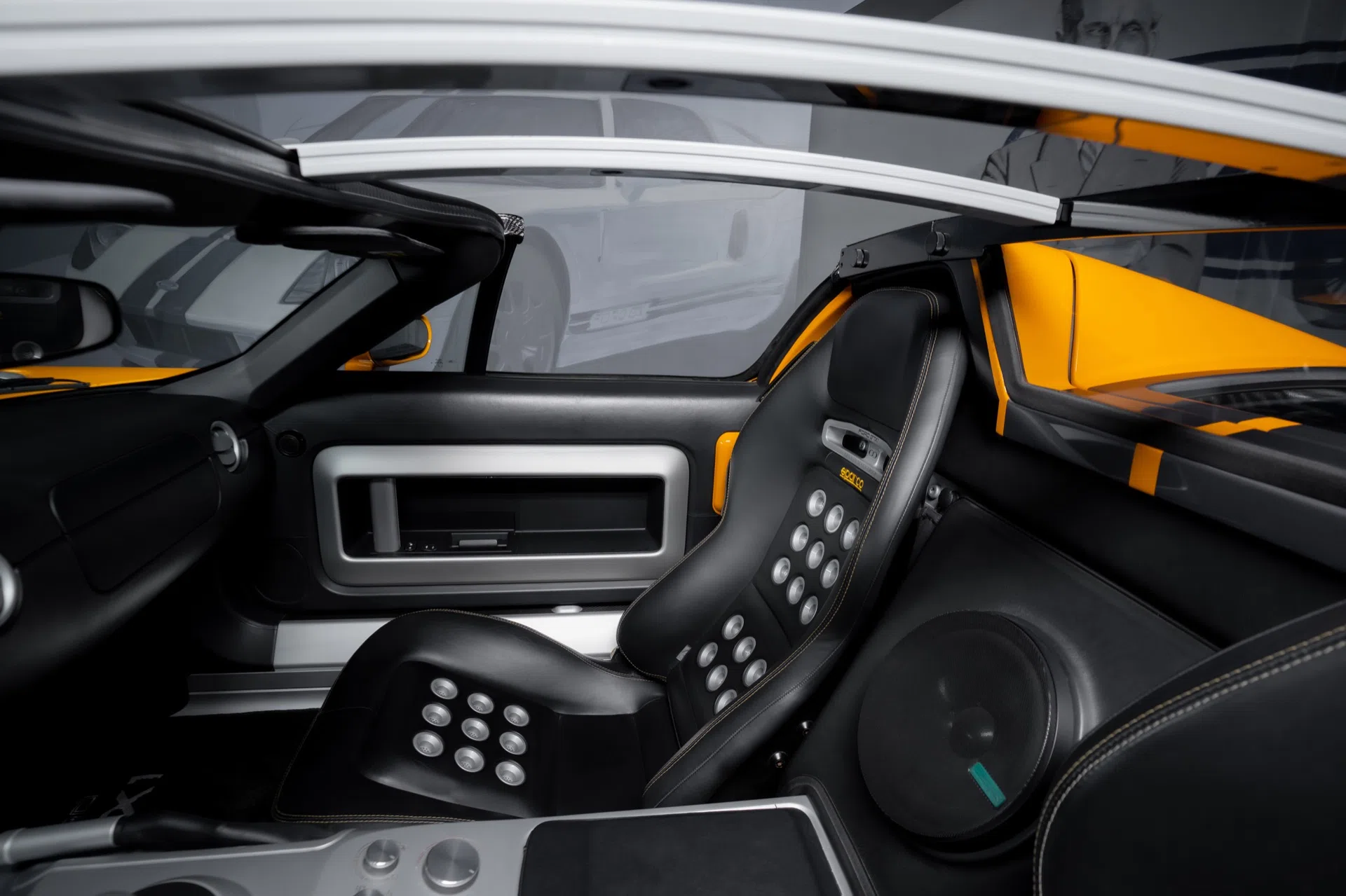 2005 Ford GTX1 interior, Ebony Black Leather