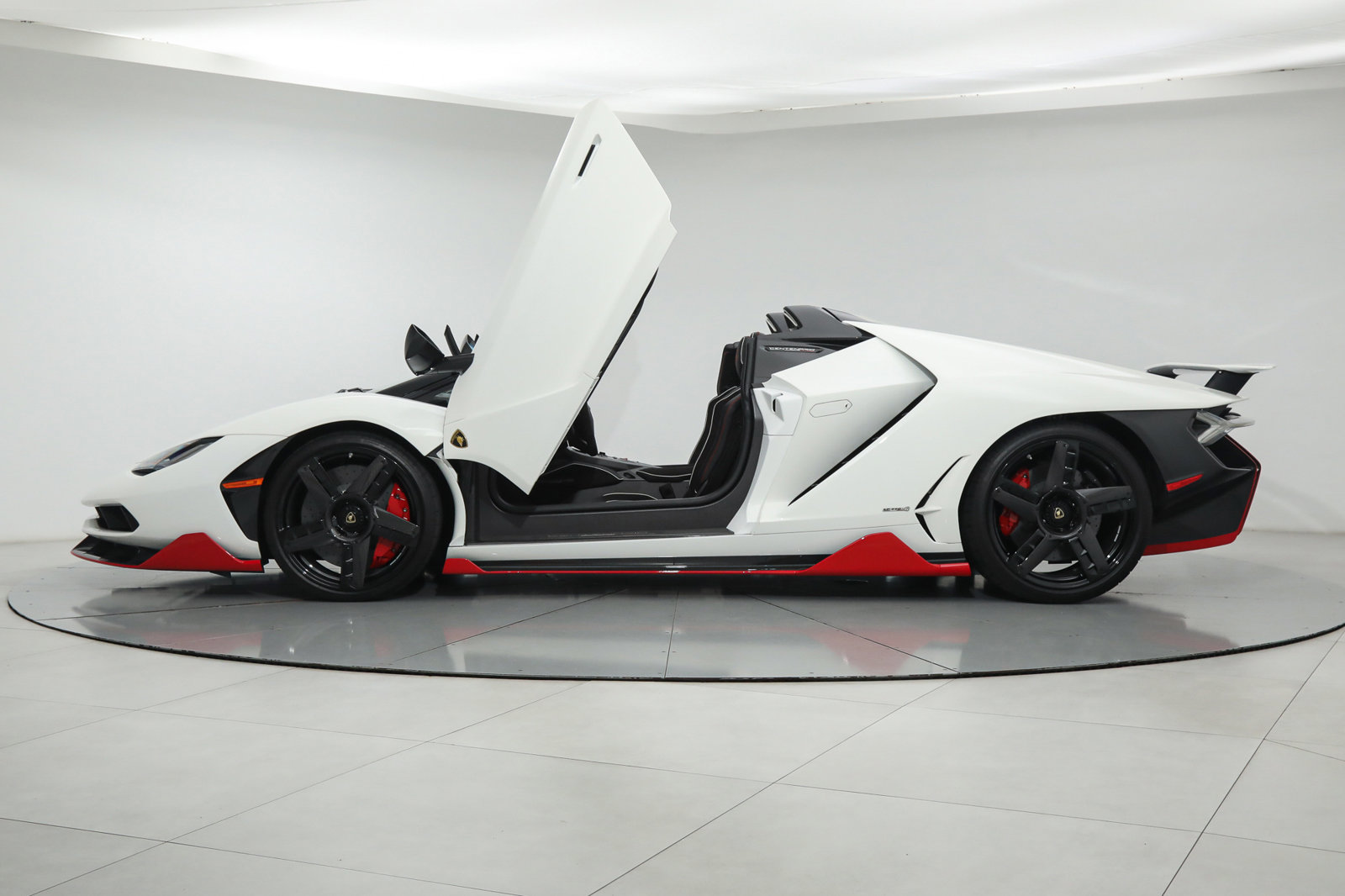 2017 LAMBORGHINI CENTENARIO ROADSTER, 2/23