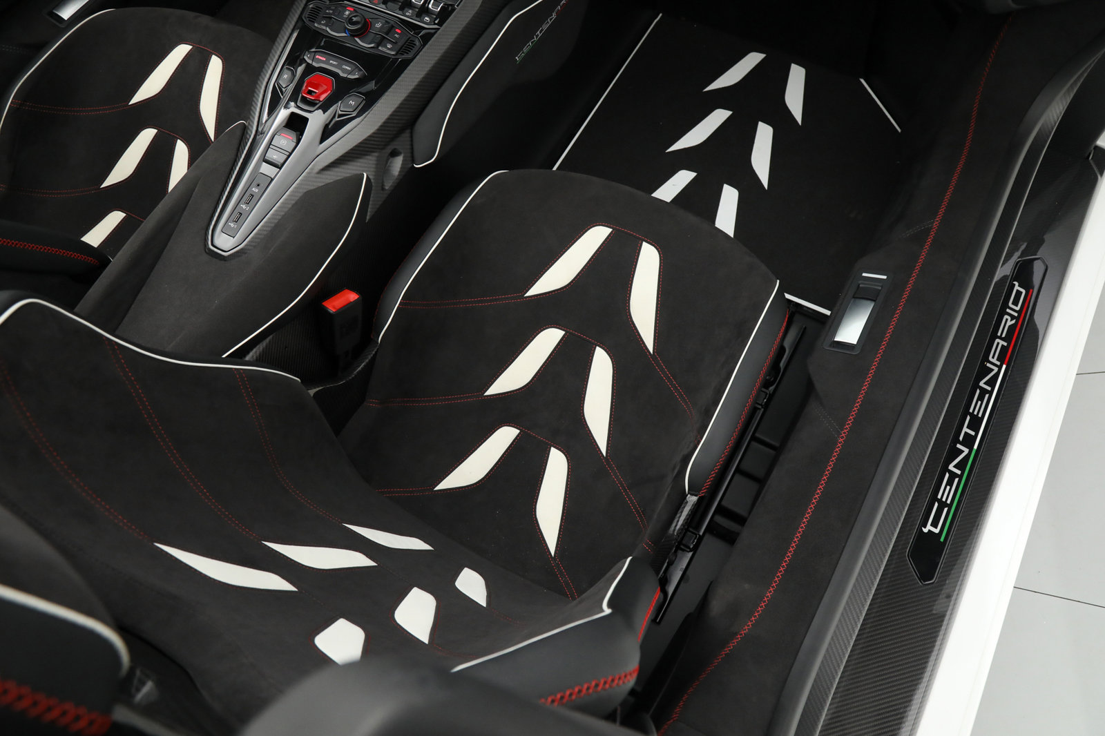 2017 LAMBORGHINI CENTENARIO ROADSTER, 8/23