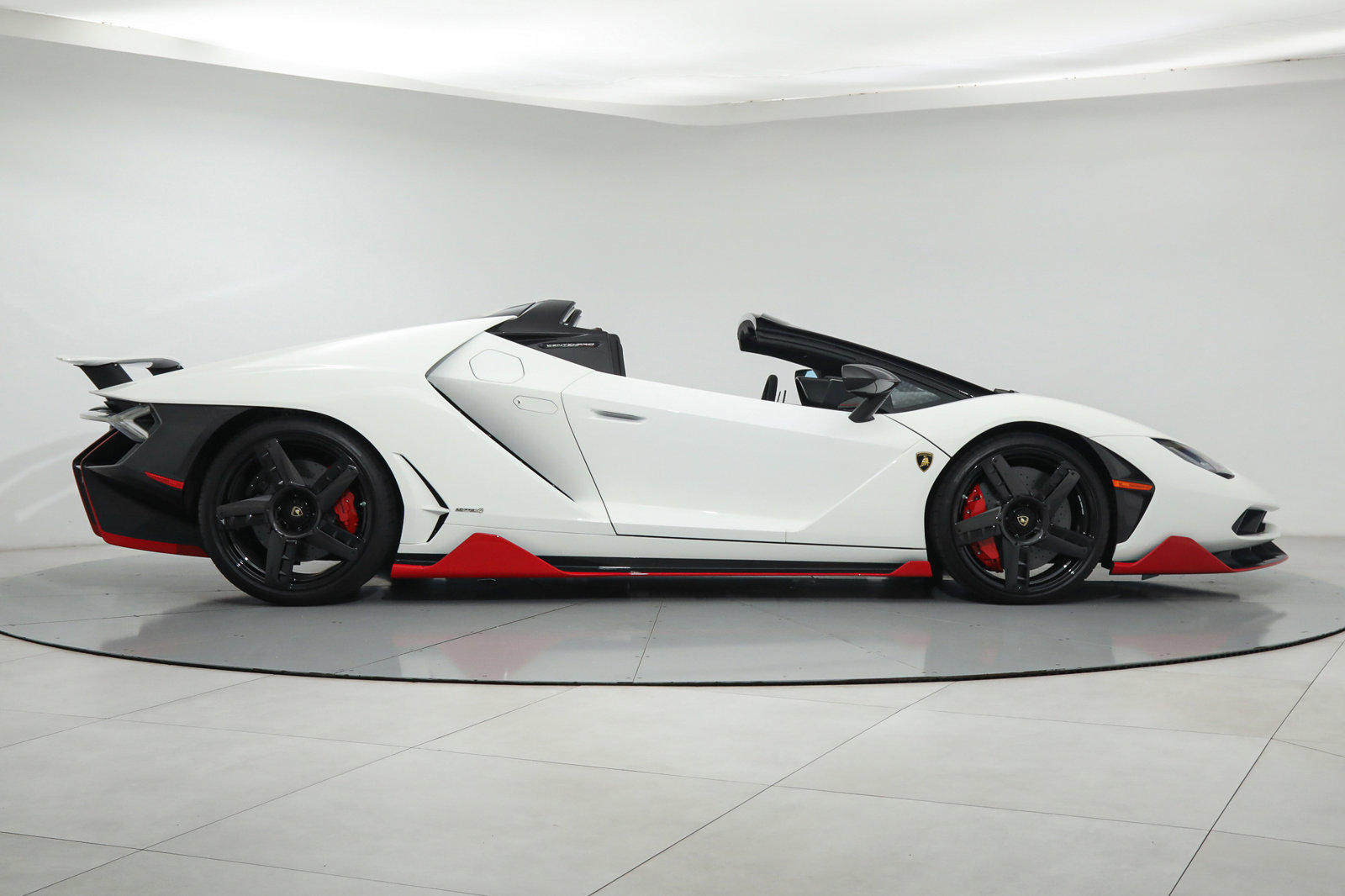 2017 LAMBORGHINI CENTENARIO ROADSTER, 15/23