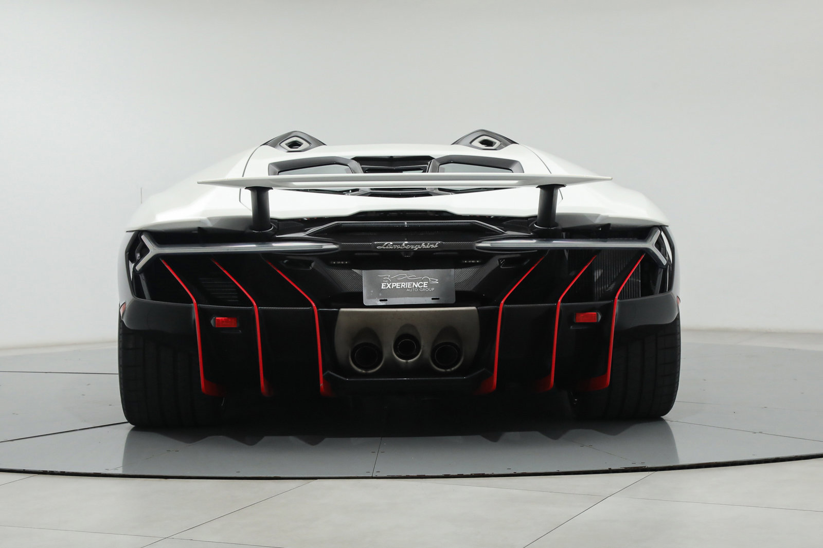 2017 LAMBORGHINI CENTENARIO ROADSTER, 17/23