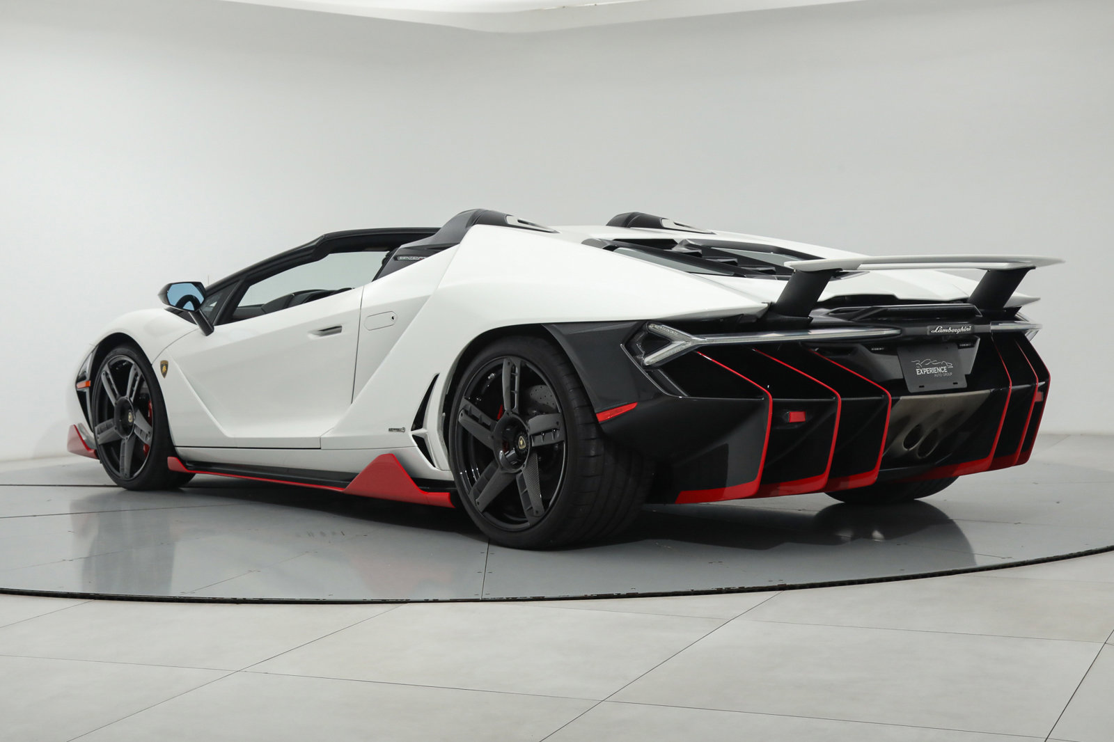 2017 LAMBORGHINI CENTENARIO ROADSTER, 18/23