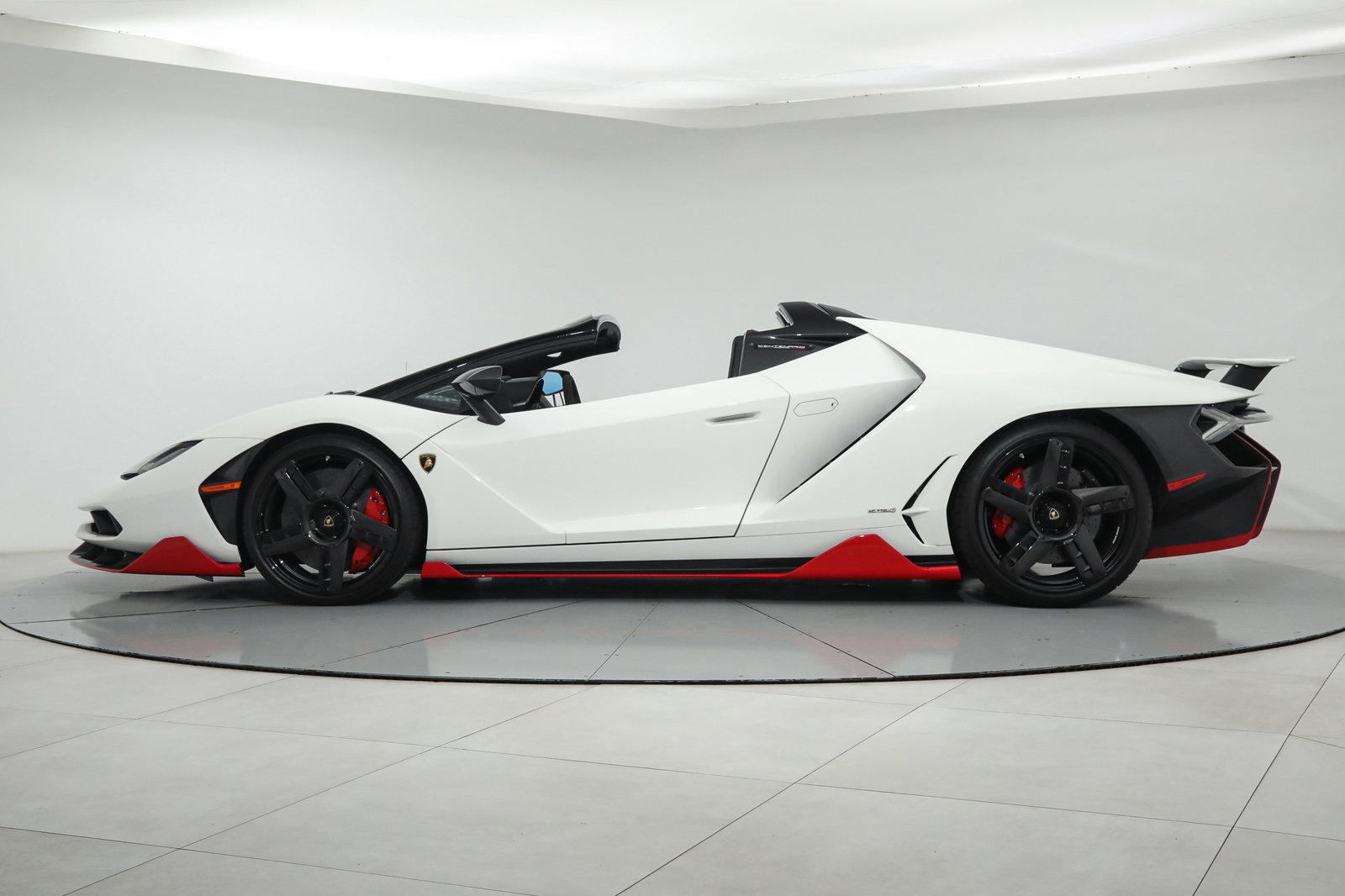 2017 LAMBORGHINI CENTENARIO ROADSTER, 19/23