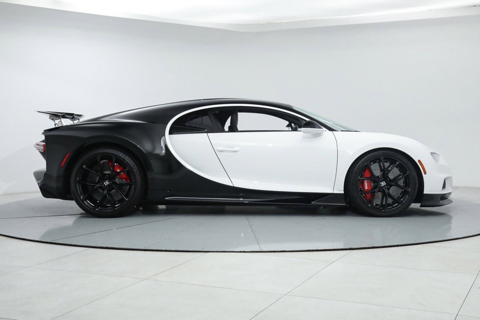 2019 BUGATTI CHIRON, 2/26