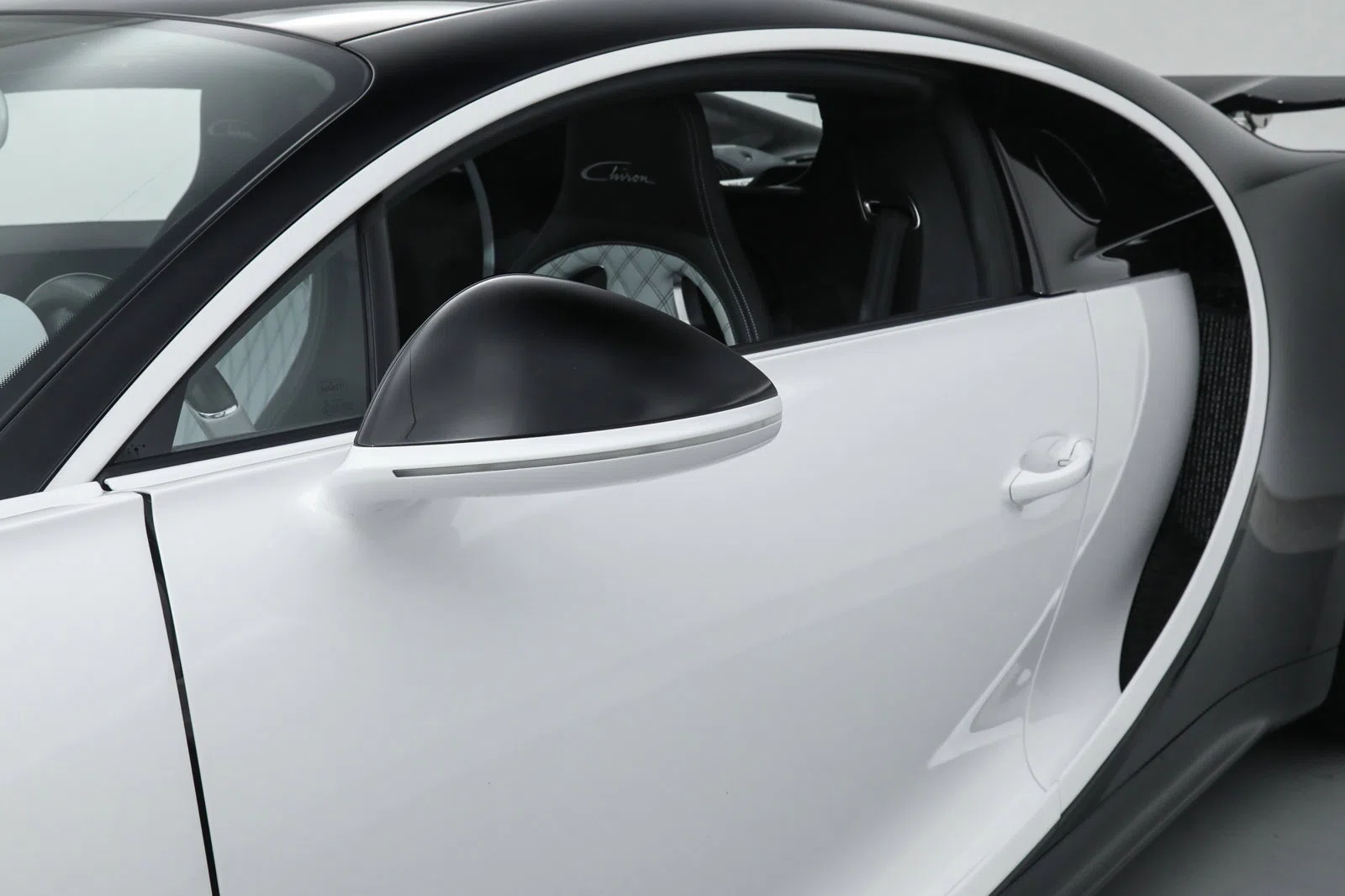 2019 Bugatti Chiron interior, door panel