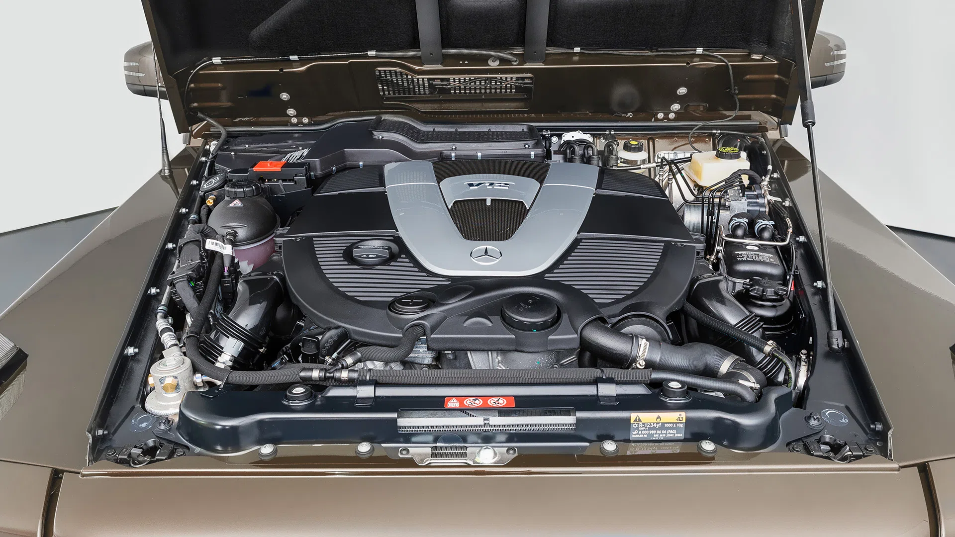 2018 Mercedes-Maybach G650 Landaulet engine