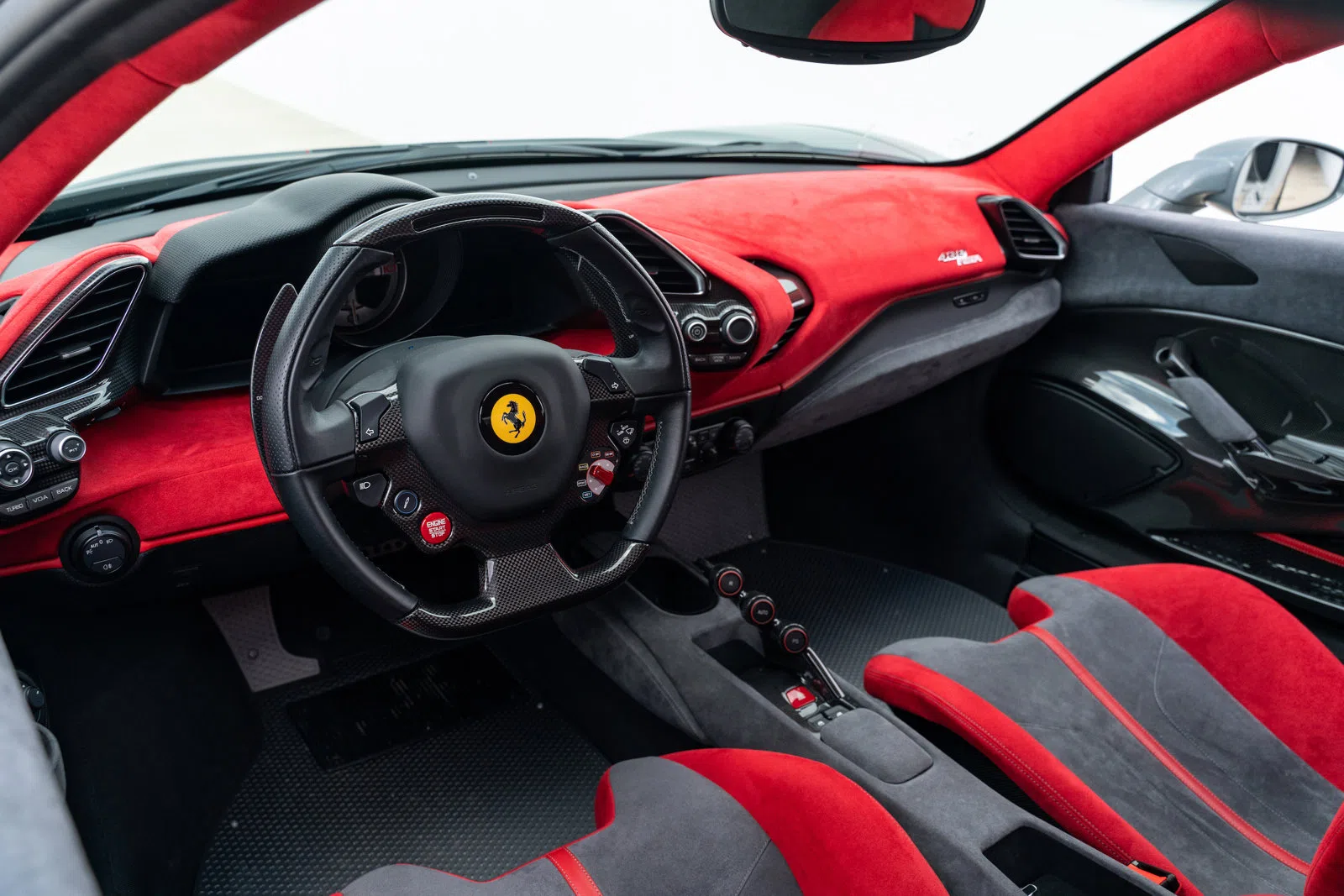 2019 Ferrari 488 Pista interior