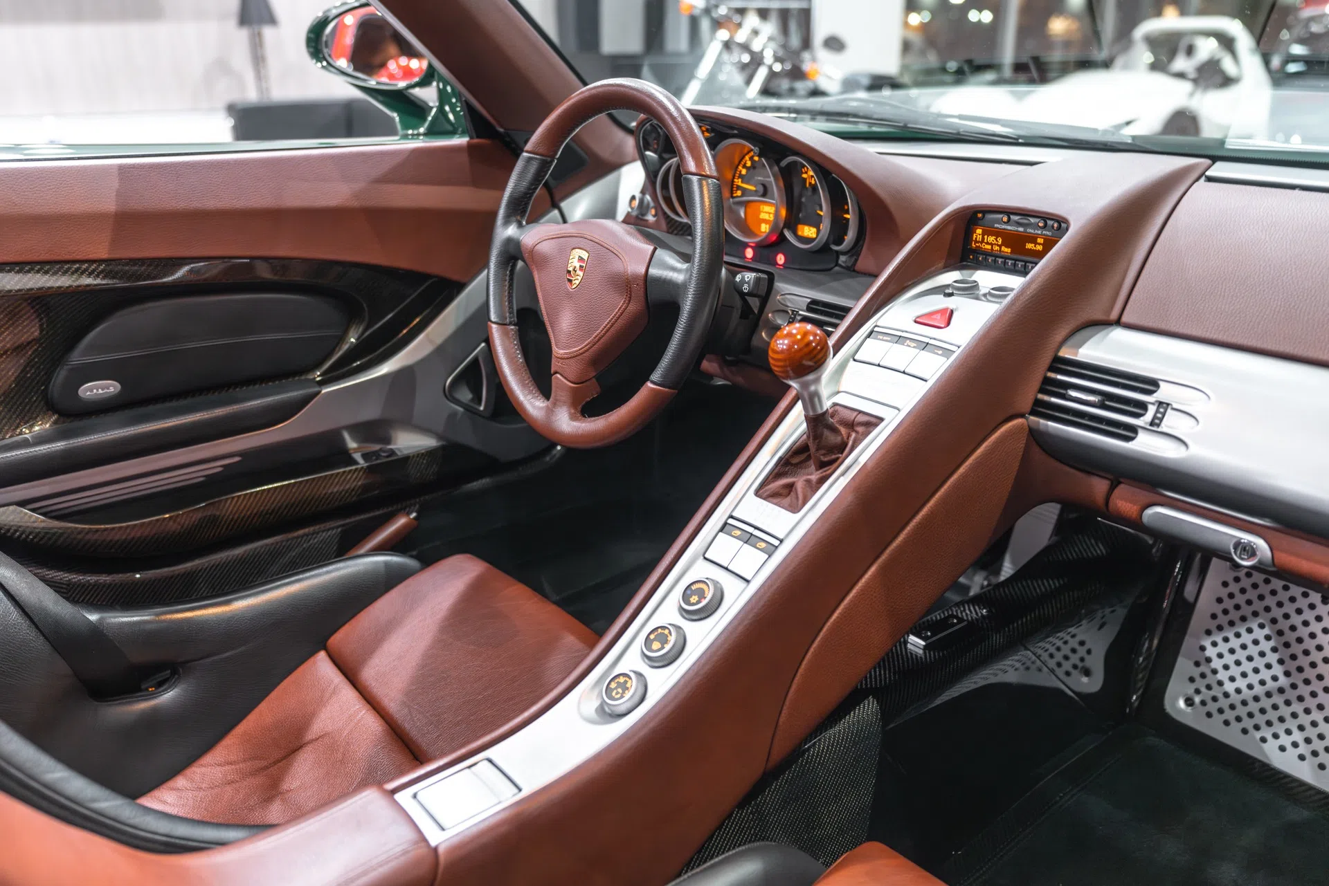 2005 Porsche Carrera GT interior, dashboard, Dark Gray