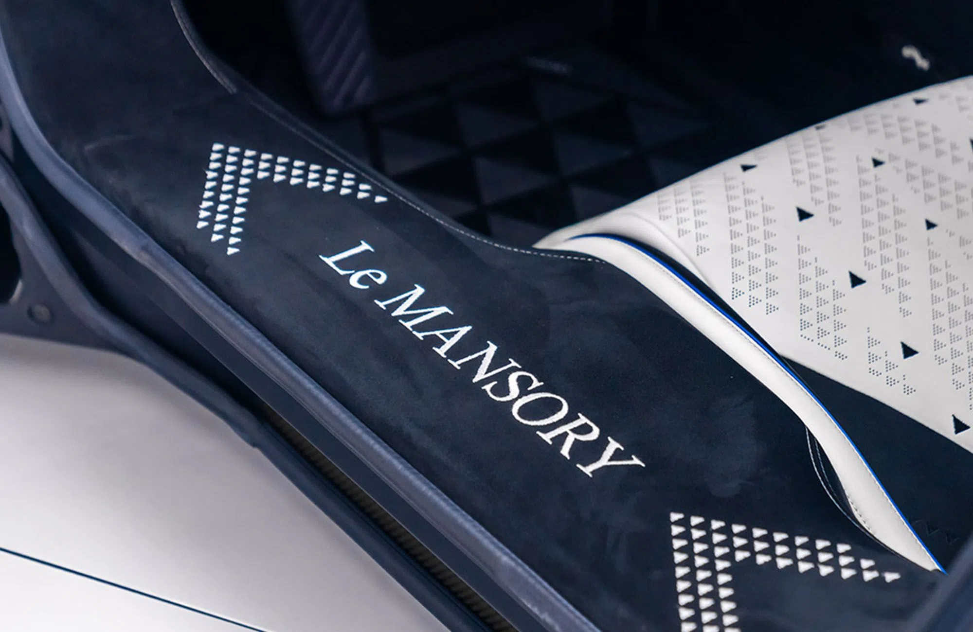 2018 Mansory Ford GT Le Mansory interior, door sill