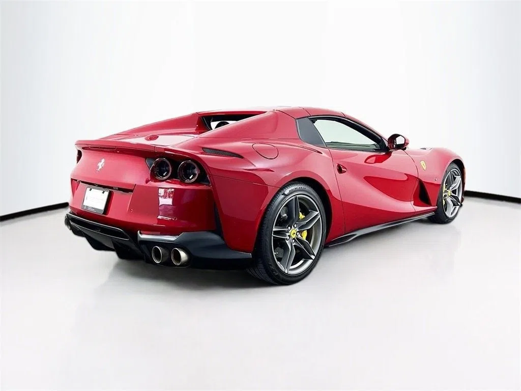 2022 Ferrari 812 GTS, 6/8
