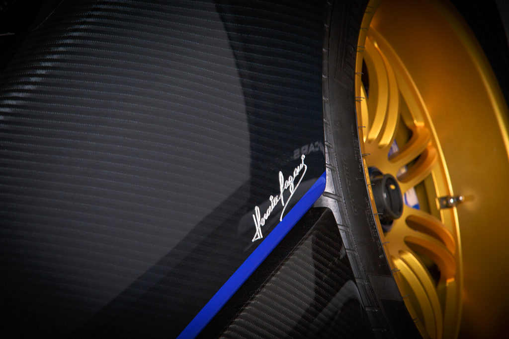 2010 Pagani Zonda Tricolore, 7/15