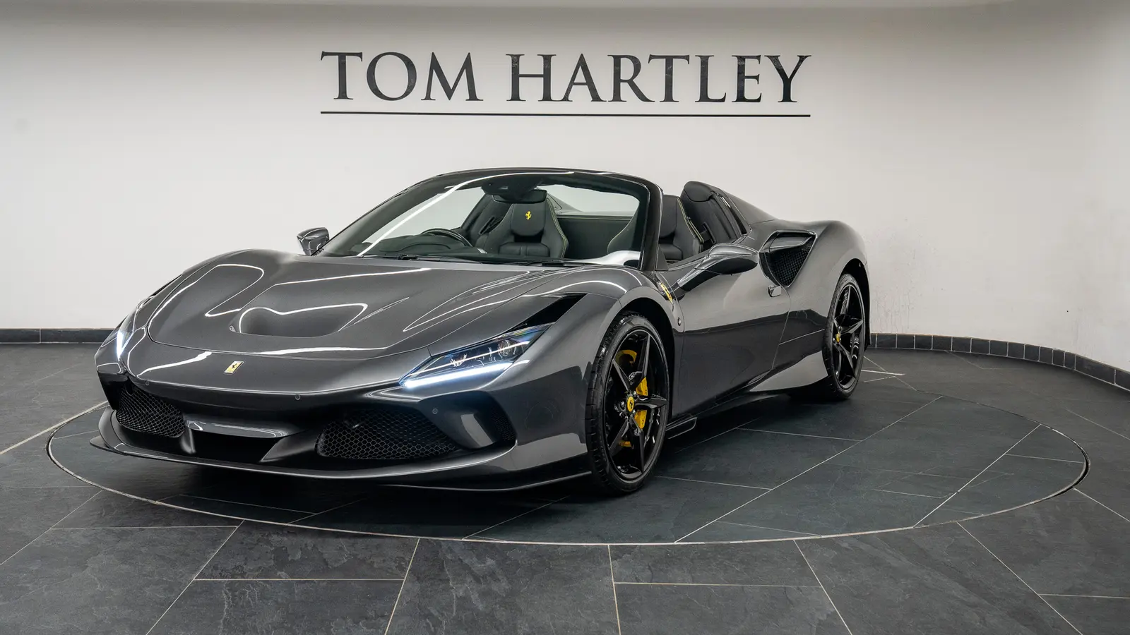2022 Ferrari F8 Spider, 4/19