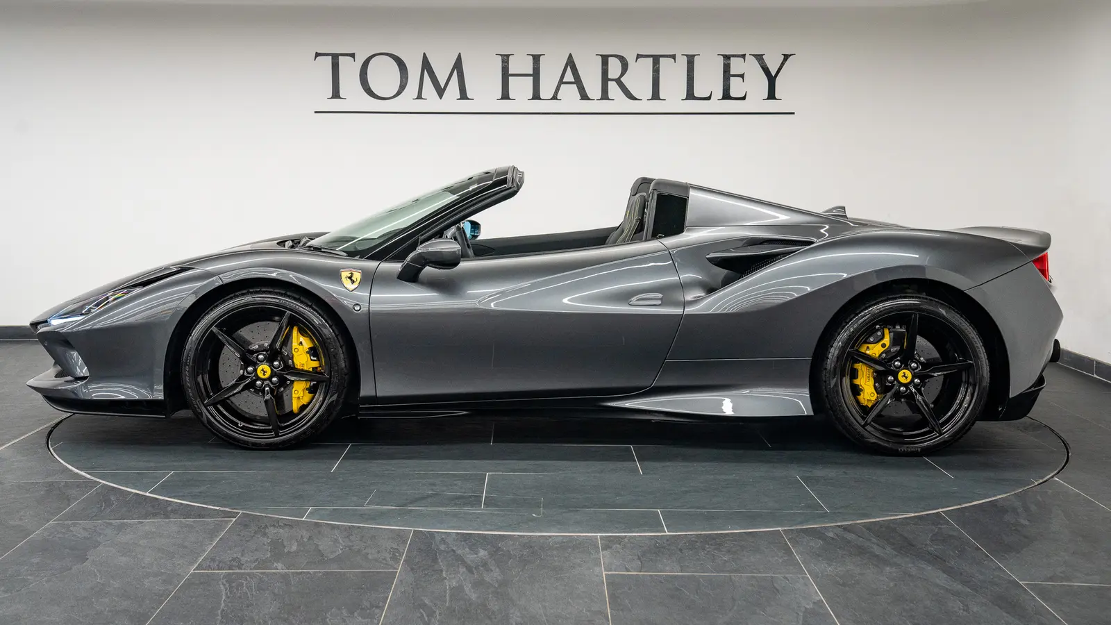 2022 Ferrari F8 Spider, 5/19